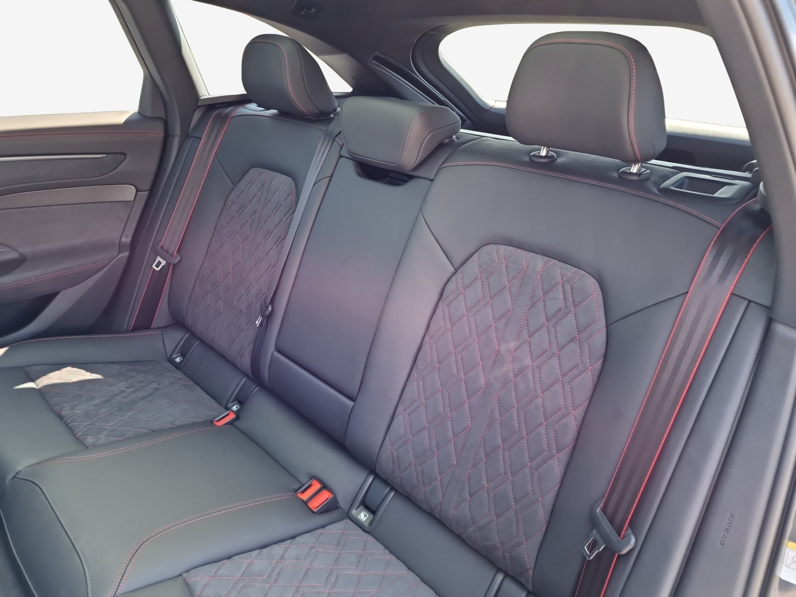 AUDI A6 Avant TFSI quattro 270 kW S tronic-image-11