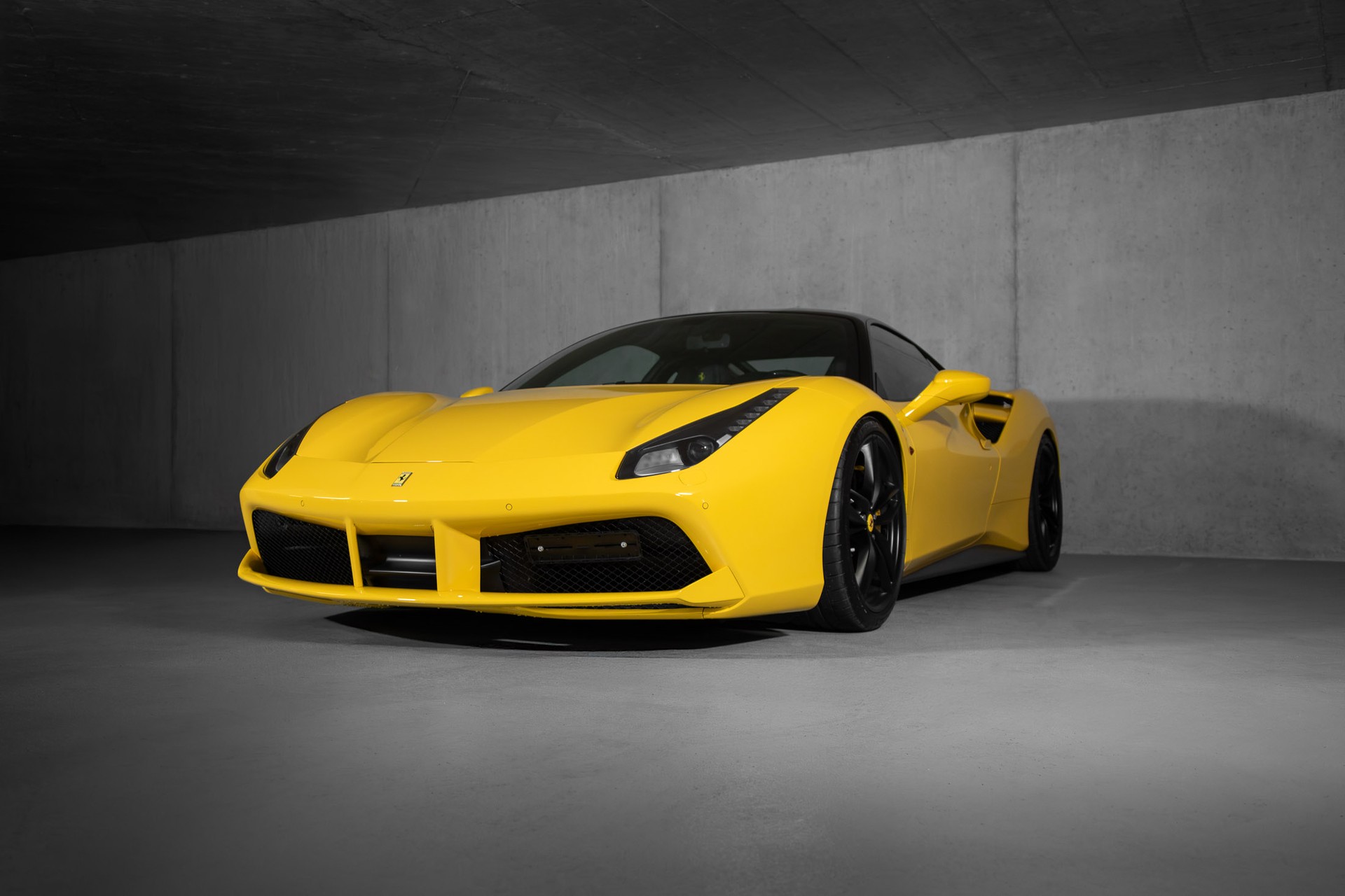 FERRARI 488 GTB 3.9 V8-showroom-element-1