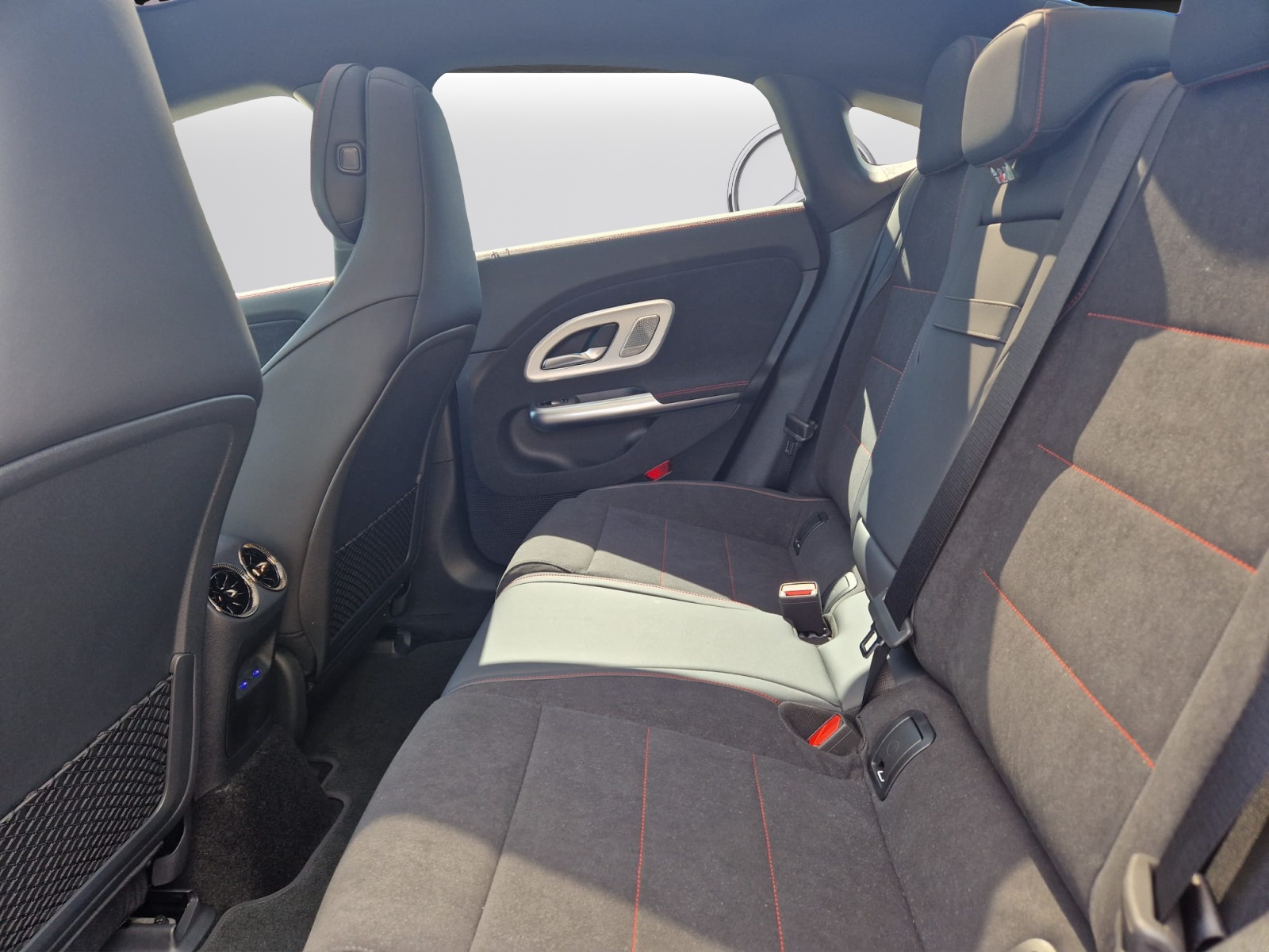 Image MERCEDES-BENZ CLA-350 CLA 350 4 Matic 85 kWh EQ