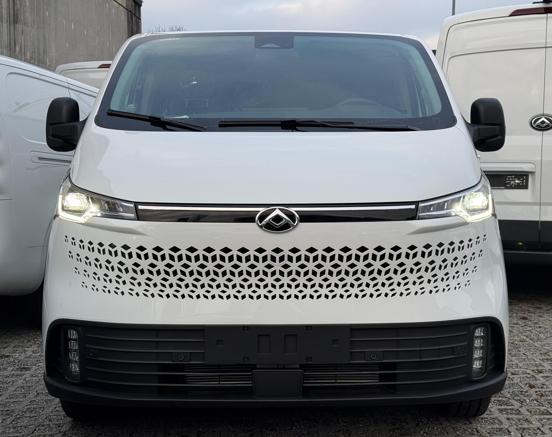 MAXUS Deliver 7 fourg. L2H1 2.0 TD Base-showroom-element-1