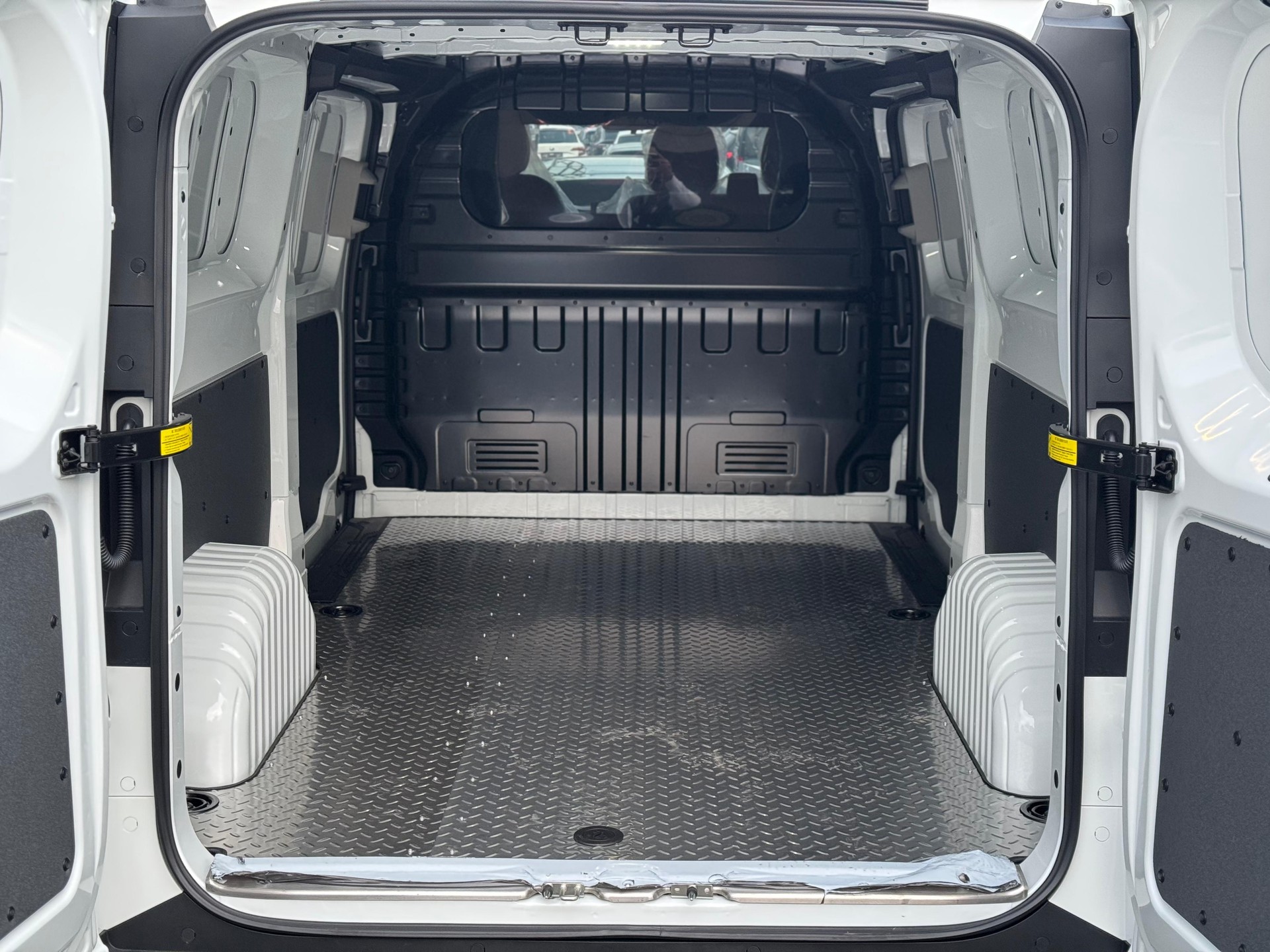MAXUS Deliver 7 fourg. L2H1 2.0 TD Base-showroom-element-3