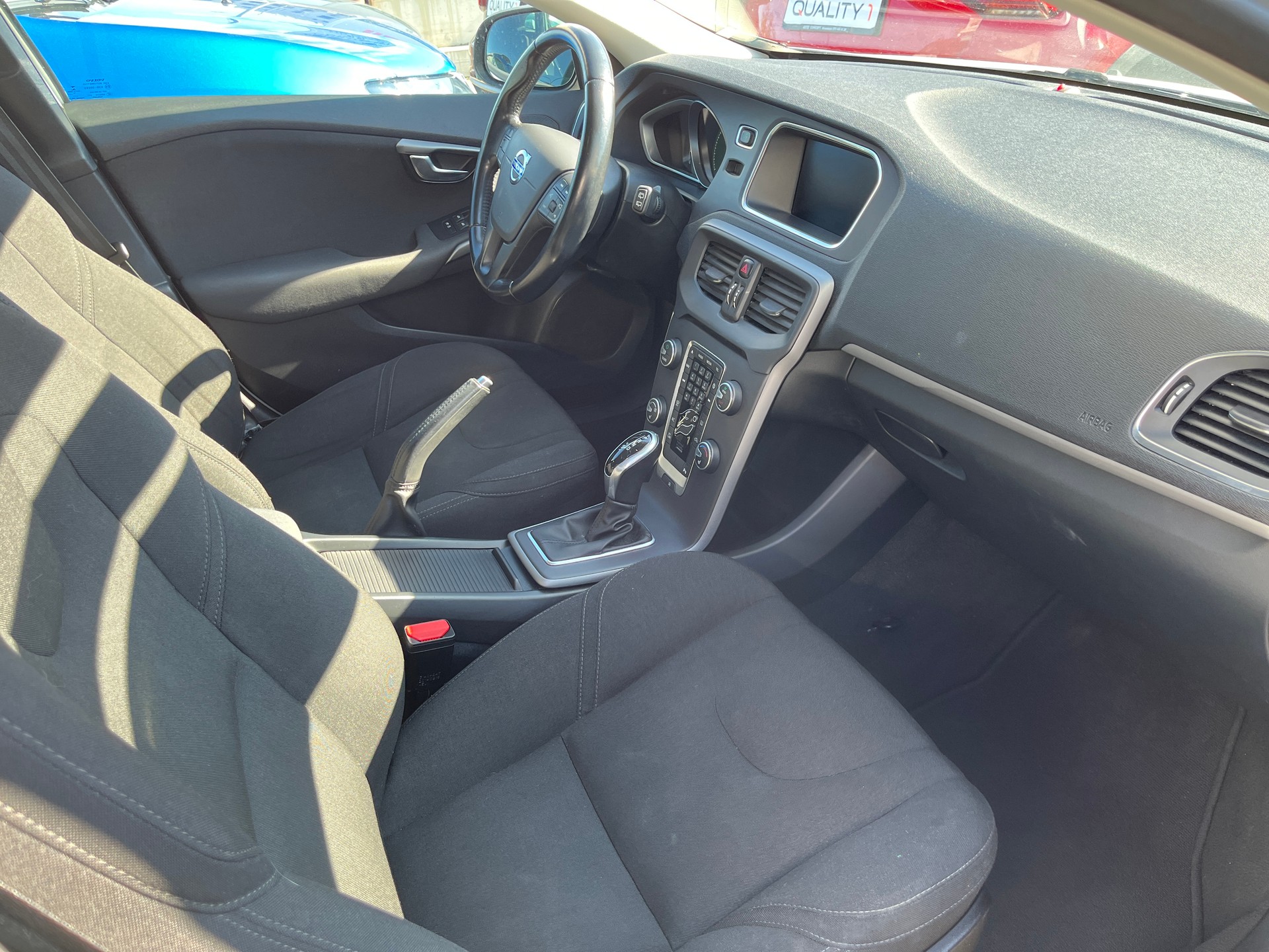 VOLVO V40 D2 OceanRace Powershift-image-11