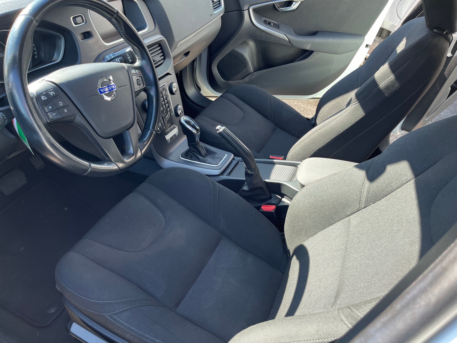 VOLVO V40 D2 OceanRace Powershift-image-10