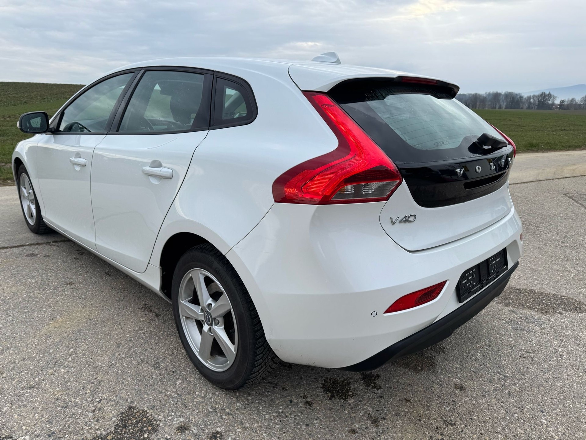 VOLVO V40 D2 OceanRace Powershift-image-2
