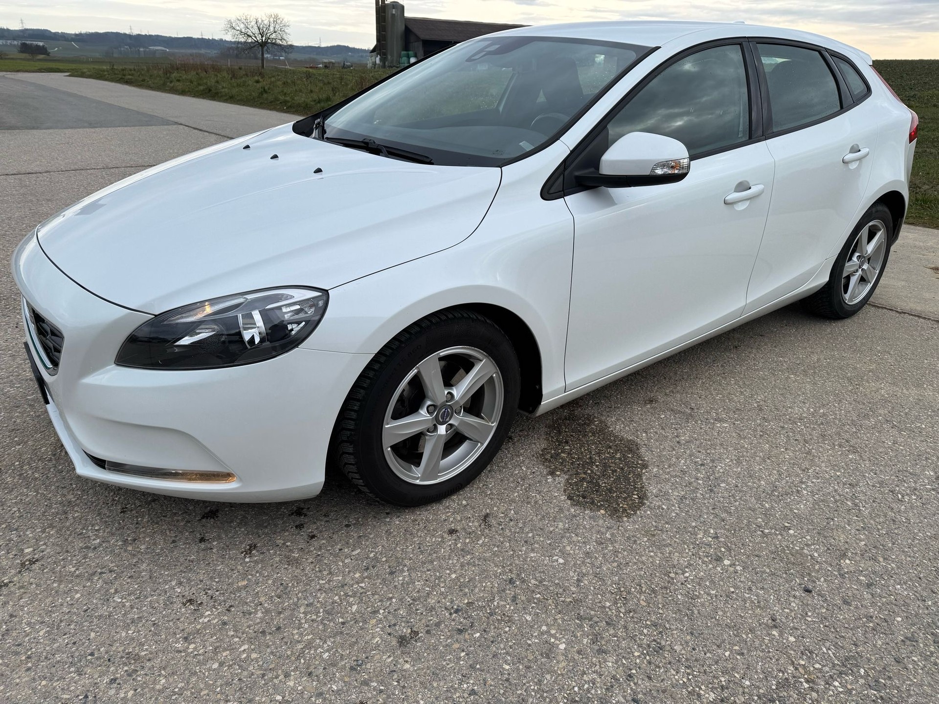 VOLVO V40 D2 OceanRace Powershift-image-1