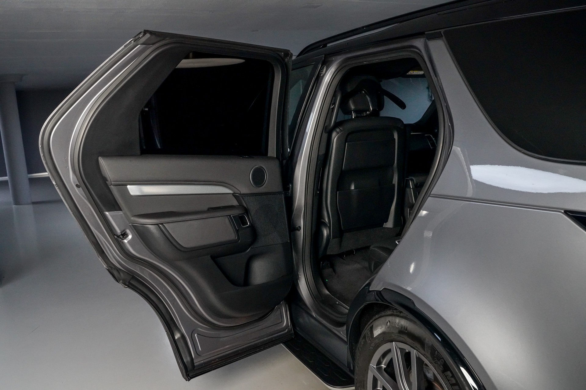 LAND ROVER Discovery 3.0 SDV6 Landmark Edition Automatic-image-14