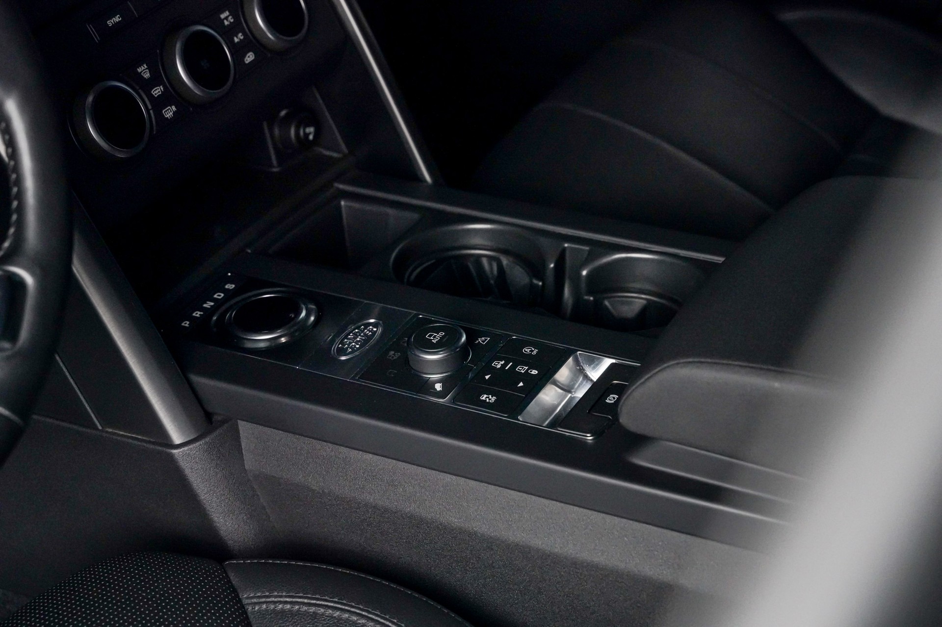 LAND ROVER Discovery 3.0 SDV6 Landmark Edition Automatic-image-11