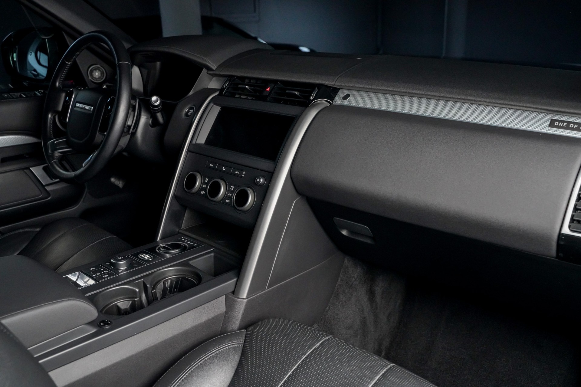 LAND ROVER Discovery 3.0 SDV6 Landmark Edition Automatic-image-19