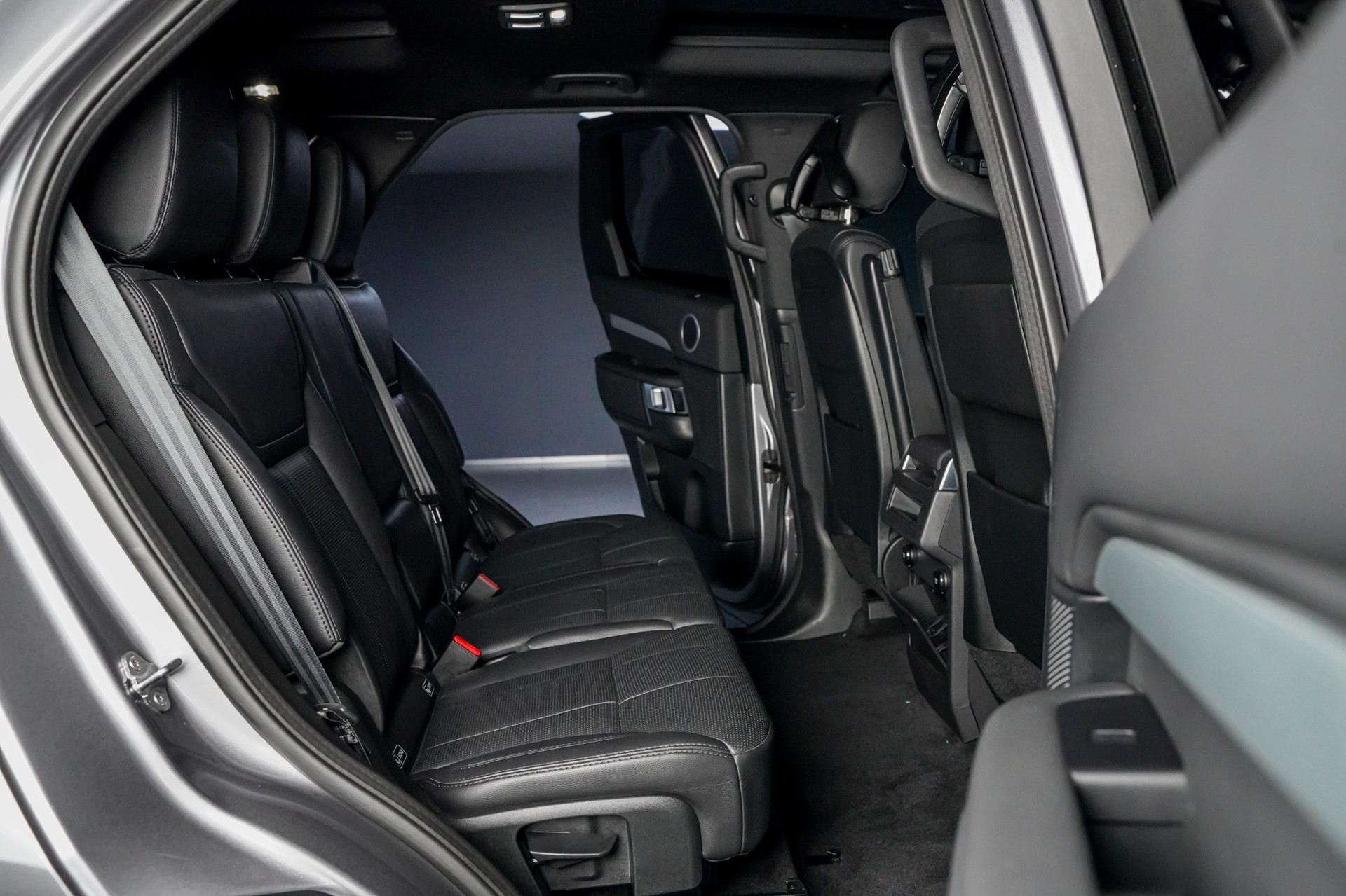 LAND ROVER Discovery 3.0 SDV6 Landmark Edition Automatic-image-15