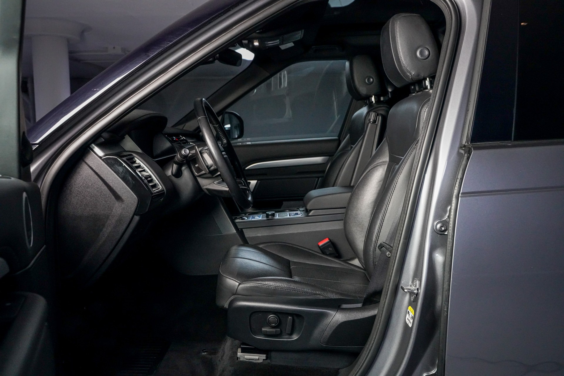 LAND ROVER Discovery 3.0 SDV6 Landmark Edition Automatic-image-13