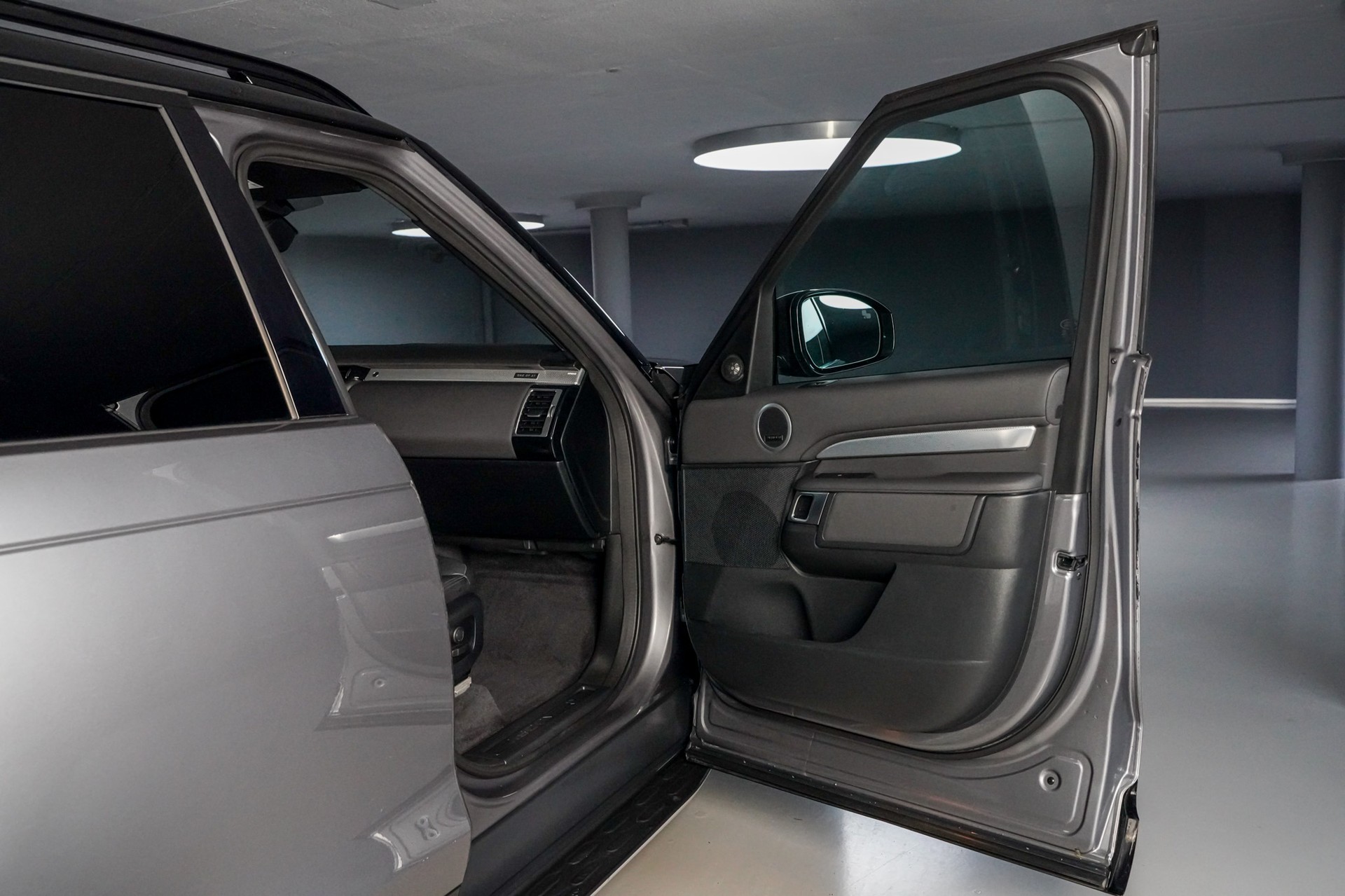 LAND ROVER Discovery 3.0 SDV6 Landmark Edition Automatic-image-16