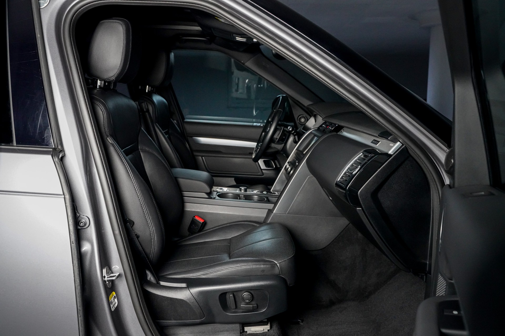 LAND ROVER Discovery 3.0 SDV6 Landmark Edition Automatic-image-17