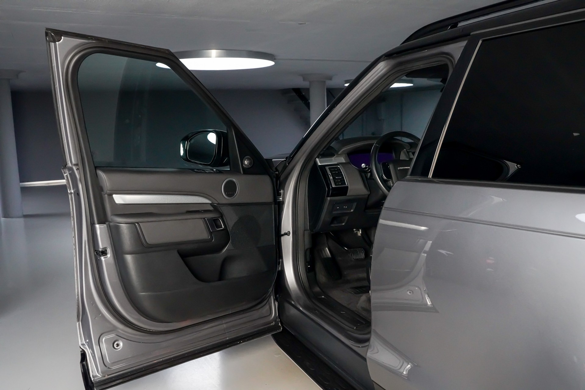LAND ROVER Discovery 3.0 SDV6 Landmark Edition Automatic-image-8