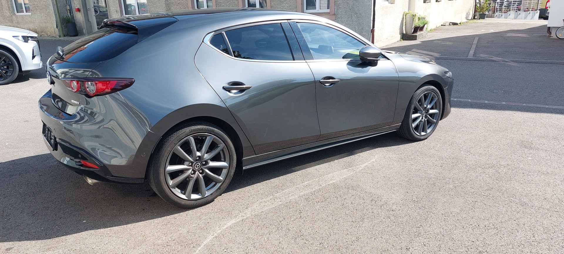 MAZDA 3 Hatchback 2.0 186 Revolution-showroom-element-1