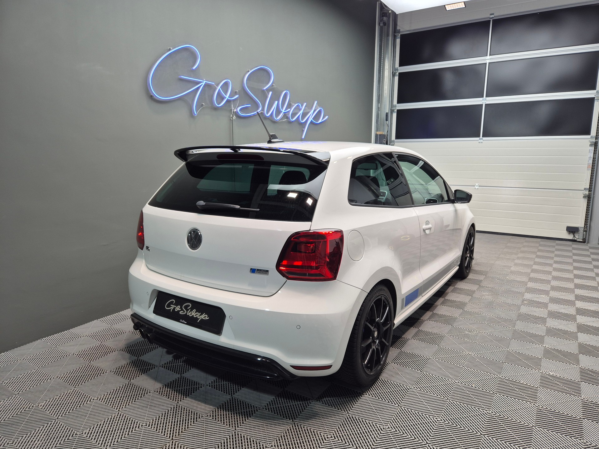VW Polo 2.0 TSI R WRC-showroom-element-3