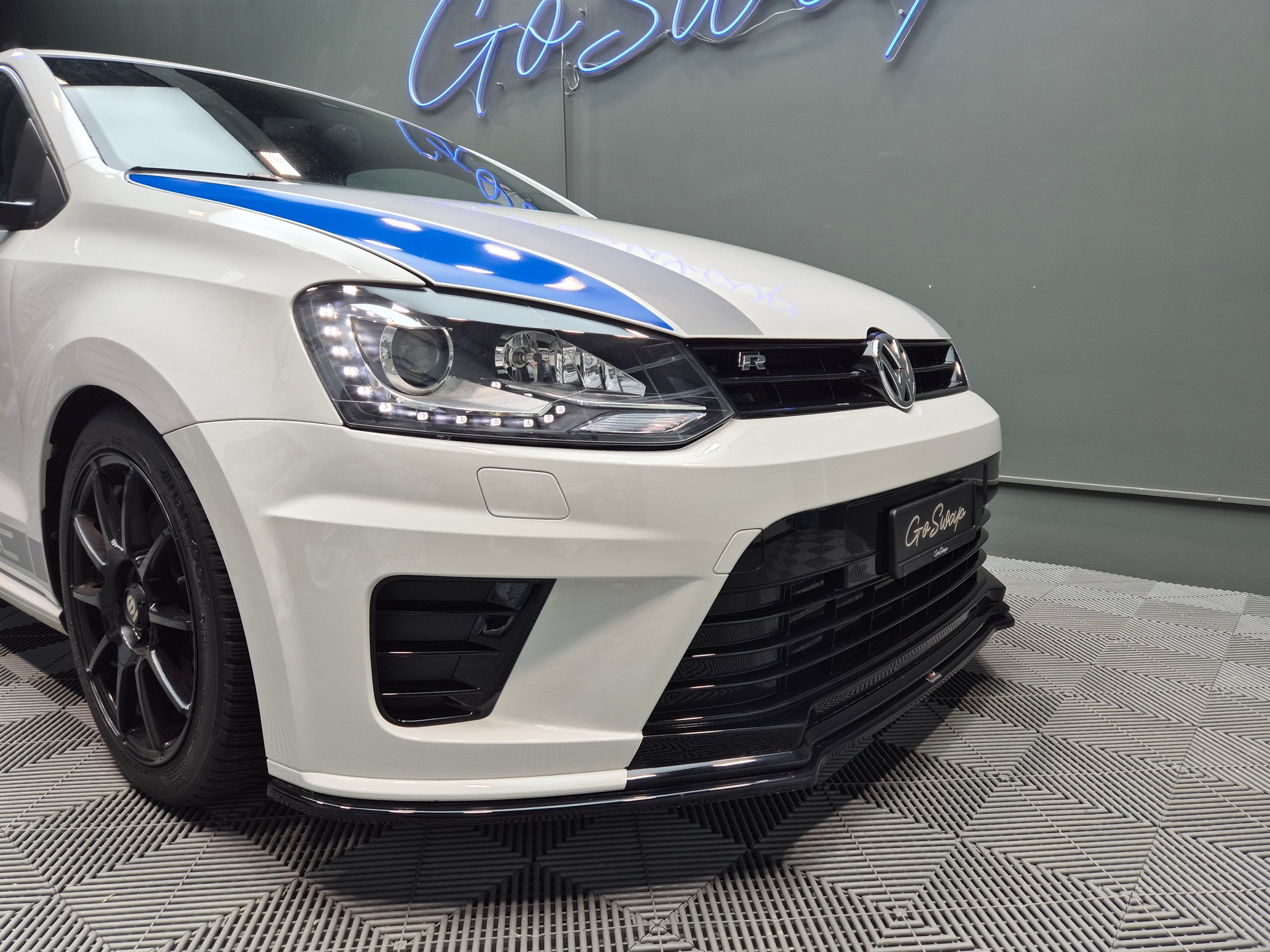 VW Polo 2.0 TSI R WRC-showroom-element-1