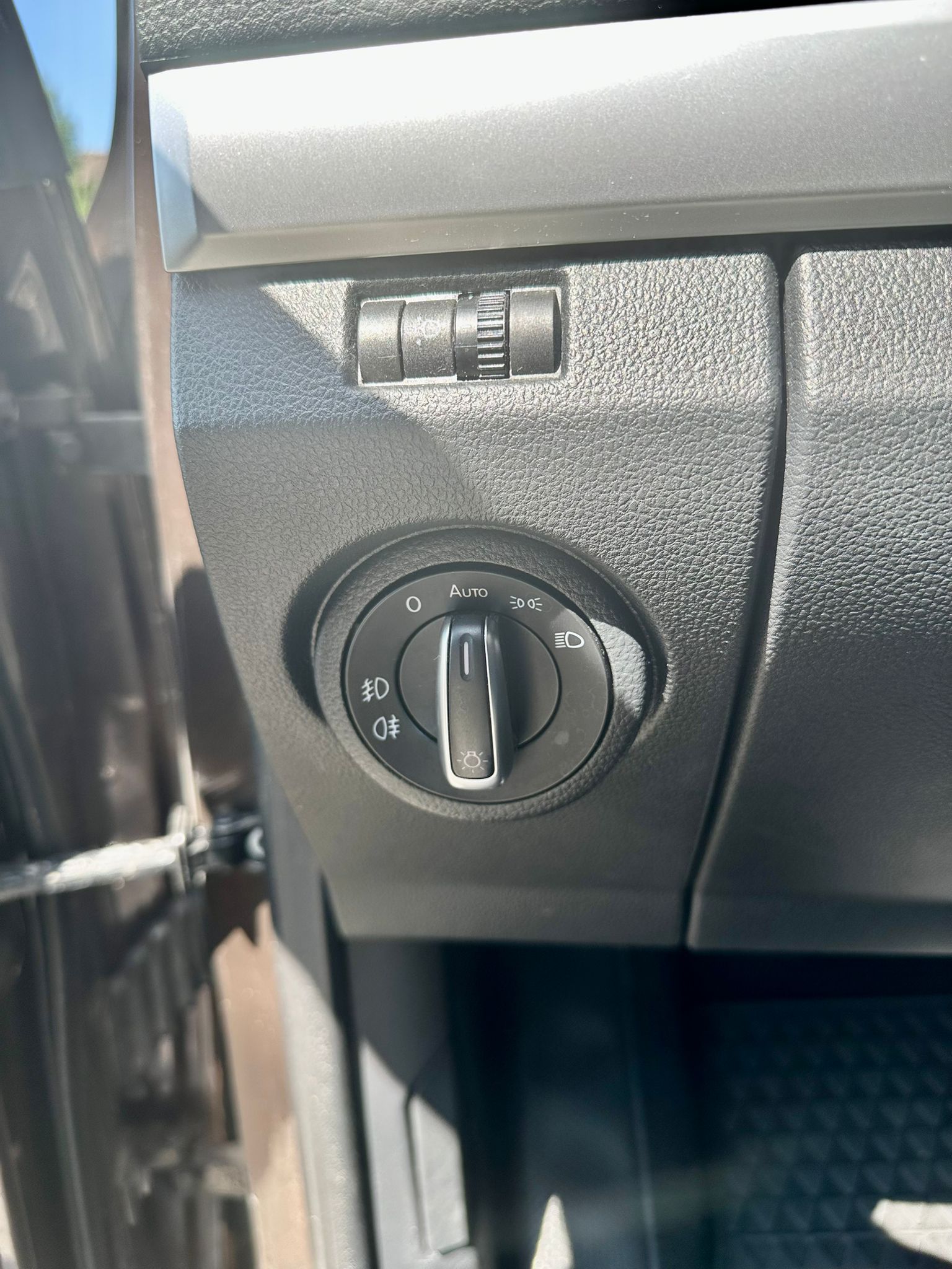 VW Amarok 3.0TDI Crossline 4Motion Automatic-image-13