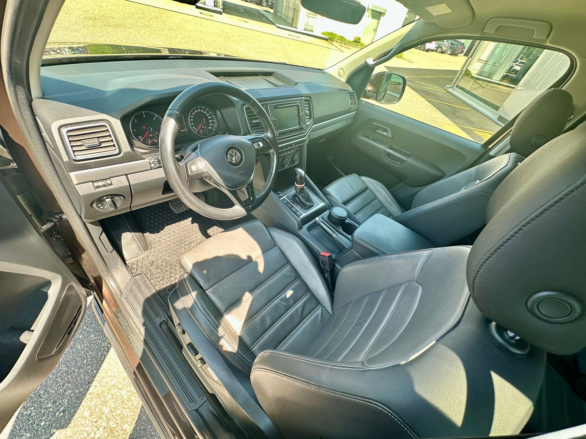 VW Amarok 3.0TDI Crossline 4Motion Automatic-image-10