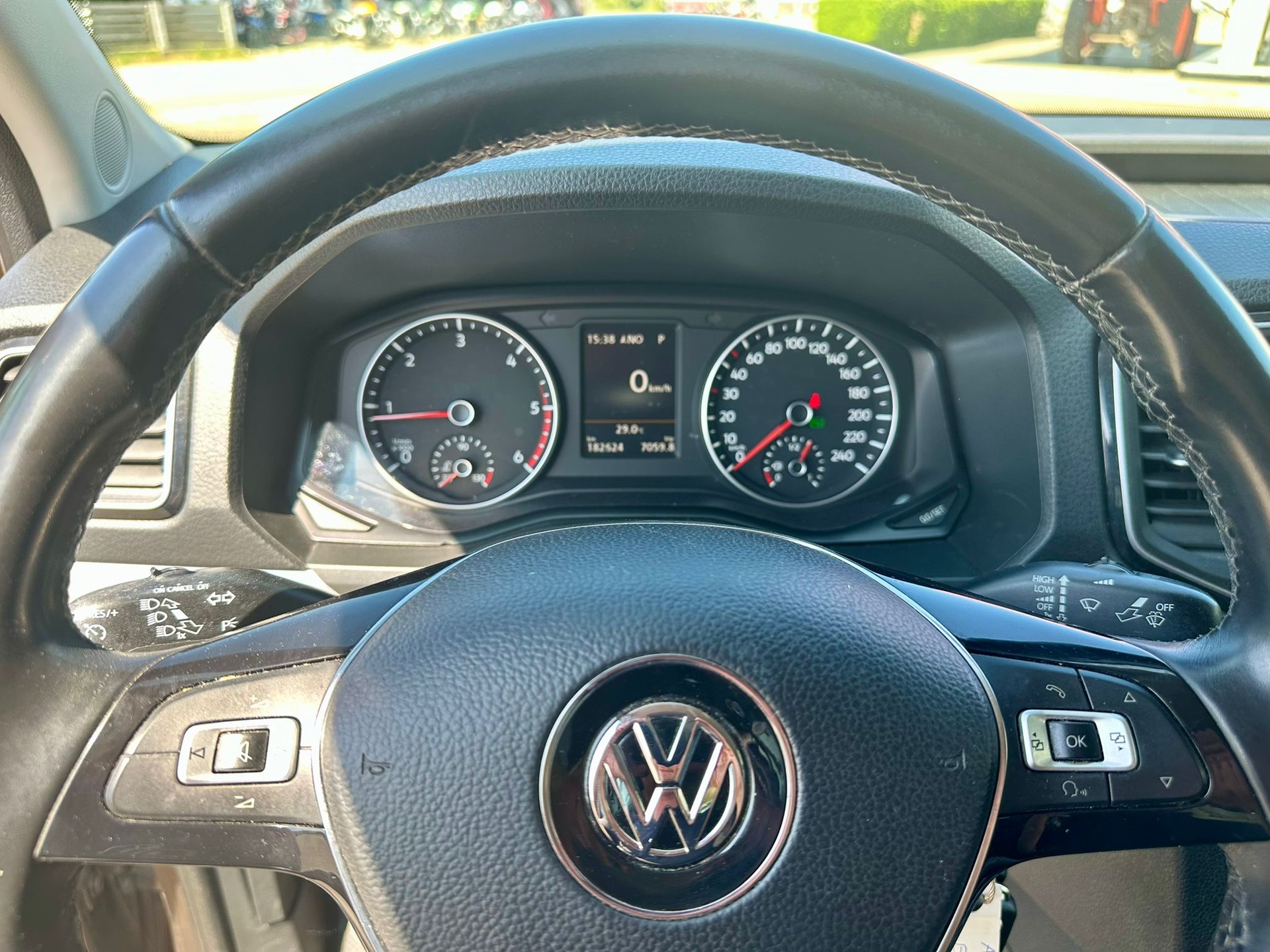 VW Amarok 3.0TDI Crossline 4Motion Automatic-image-14