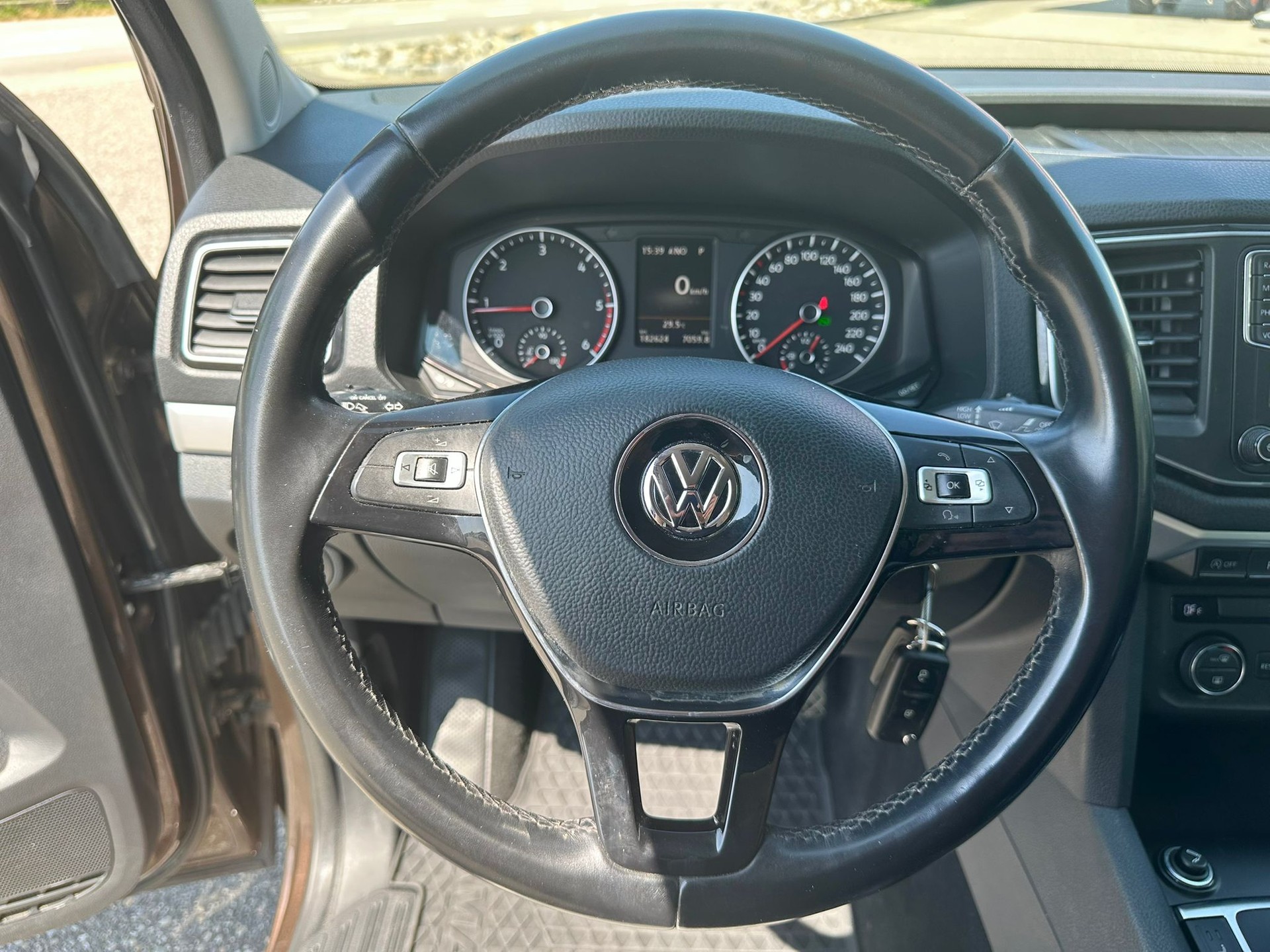 VW Amarok 3.0TDI Crossline 4Motion Automatic-image-15