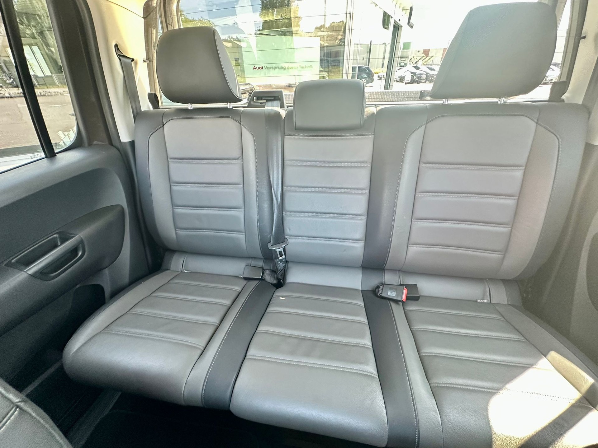 VW Amarok 3.0TDI Crossline 4Motion Automatic-image-24