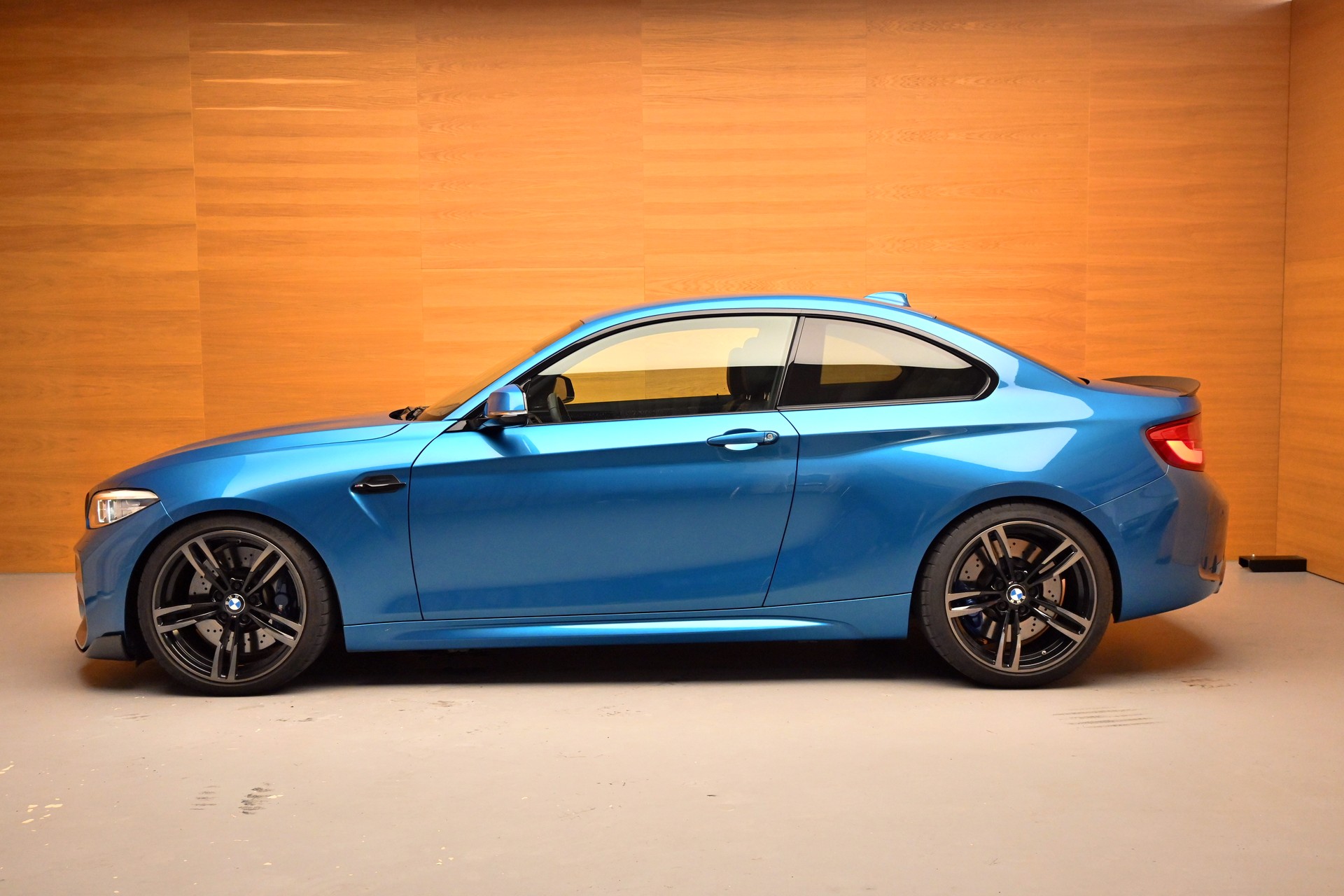 BMW M2 Drivelogic-showroom-element-2