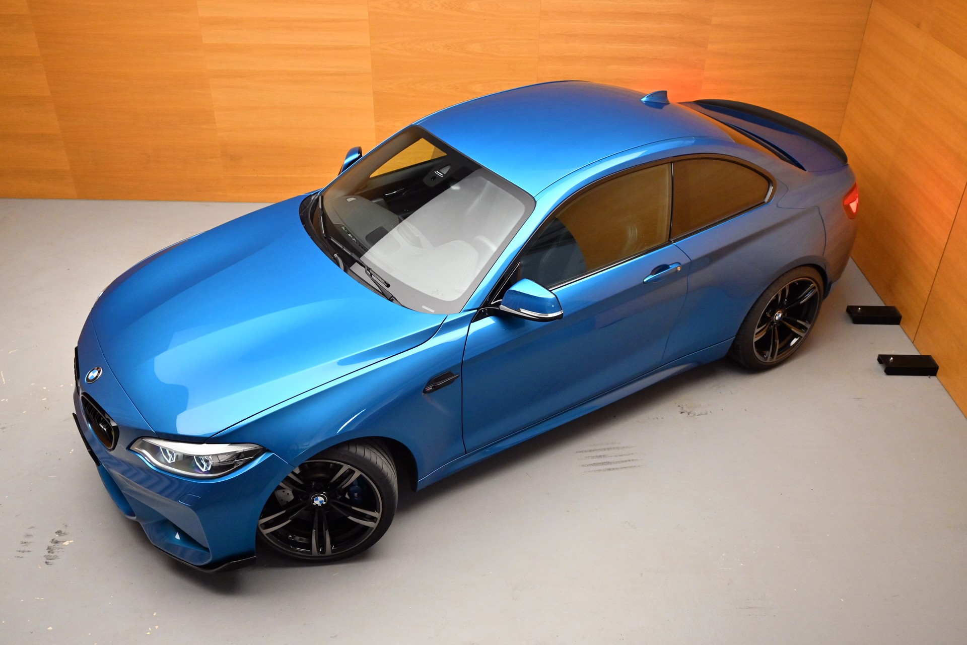 BMW M2 Drivelogic-showroom-element-1