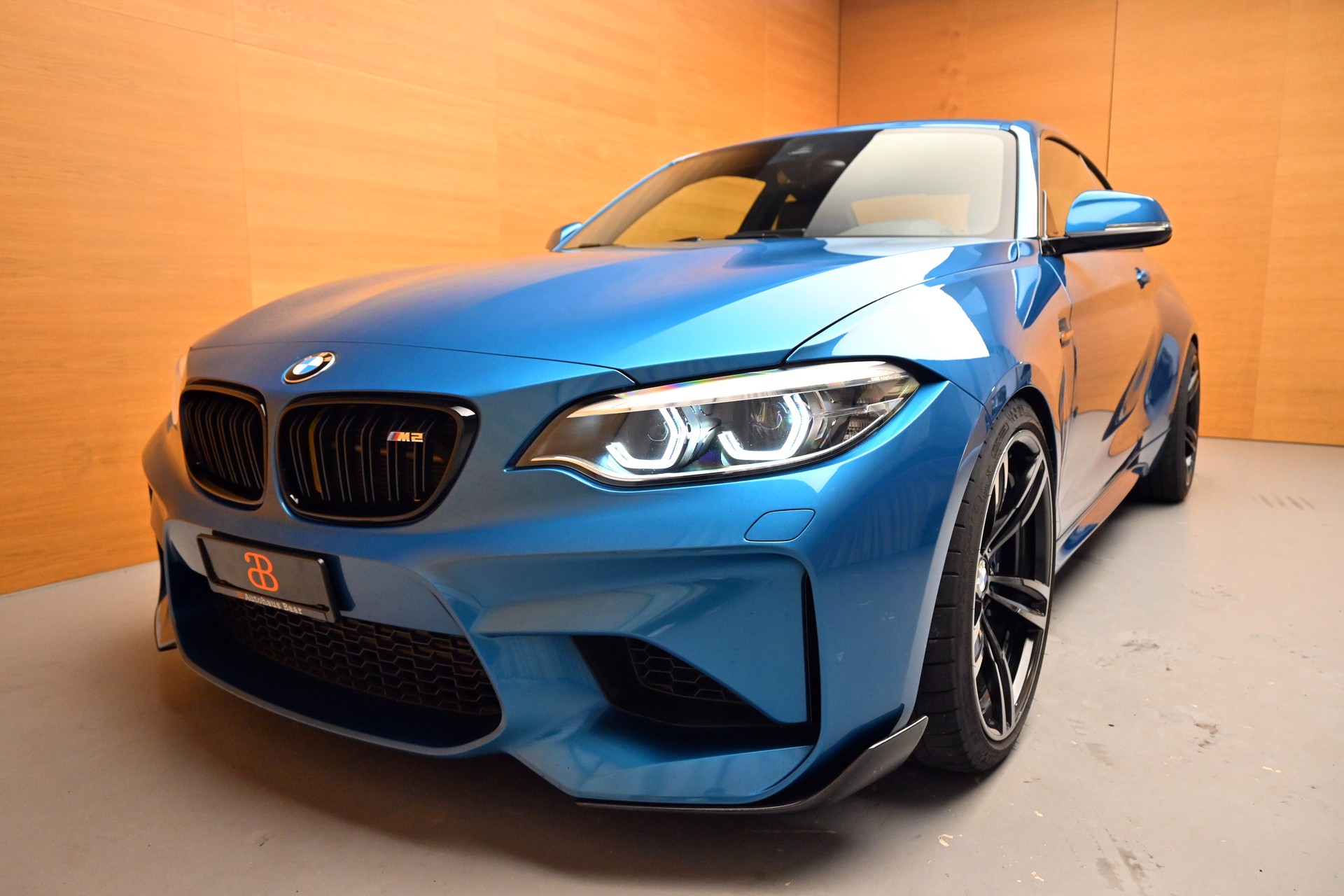 BMW M2 Drivelogic-showroom-element-3