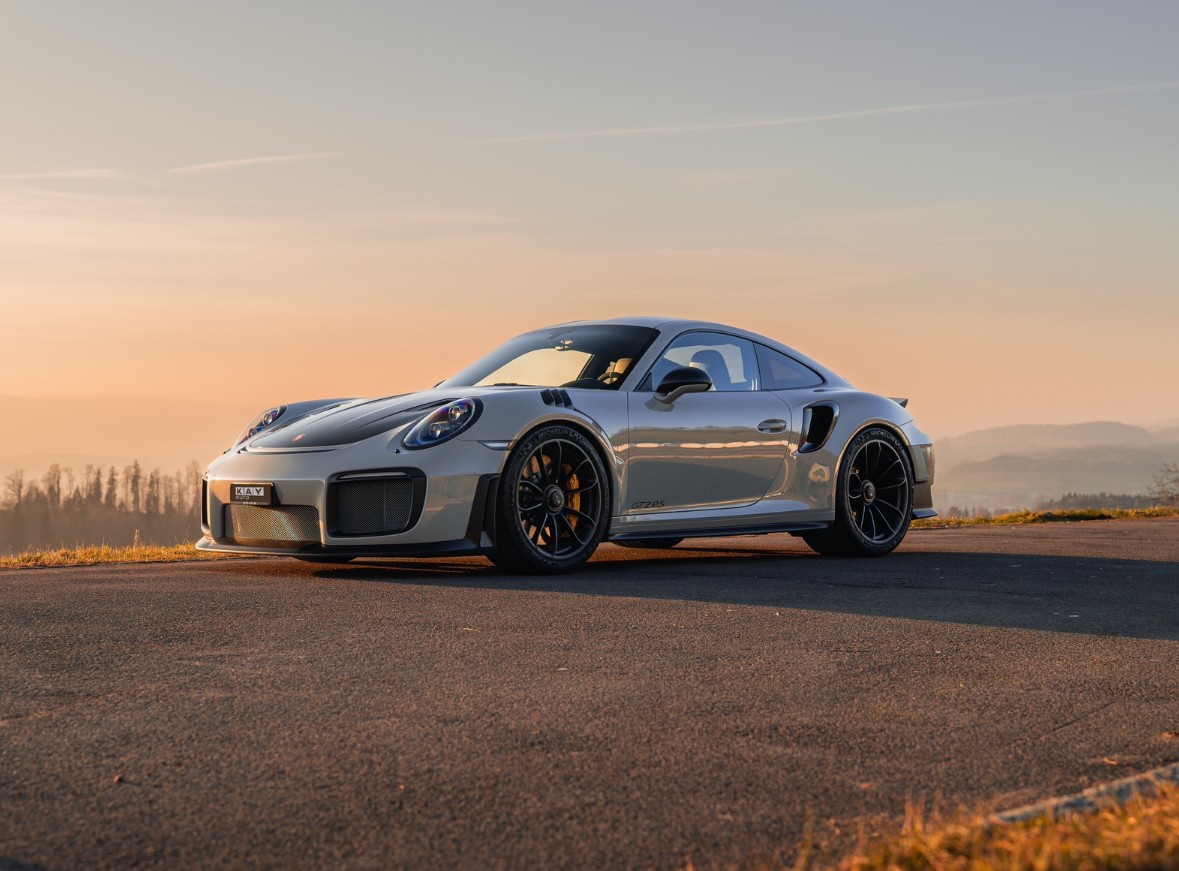 PORSCHE 911 GT2 RS Touring PDK