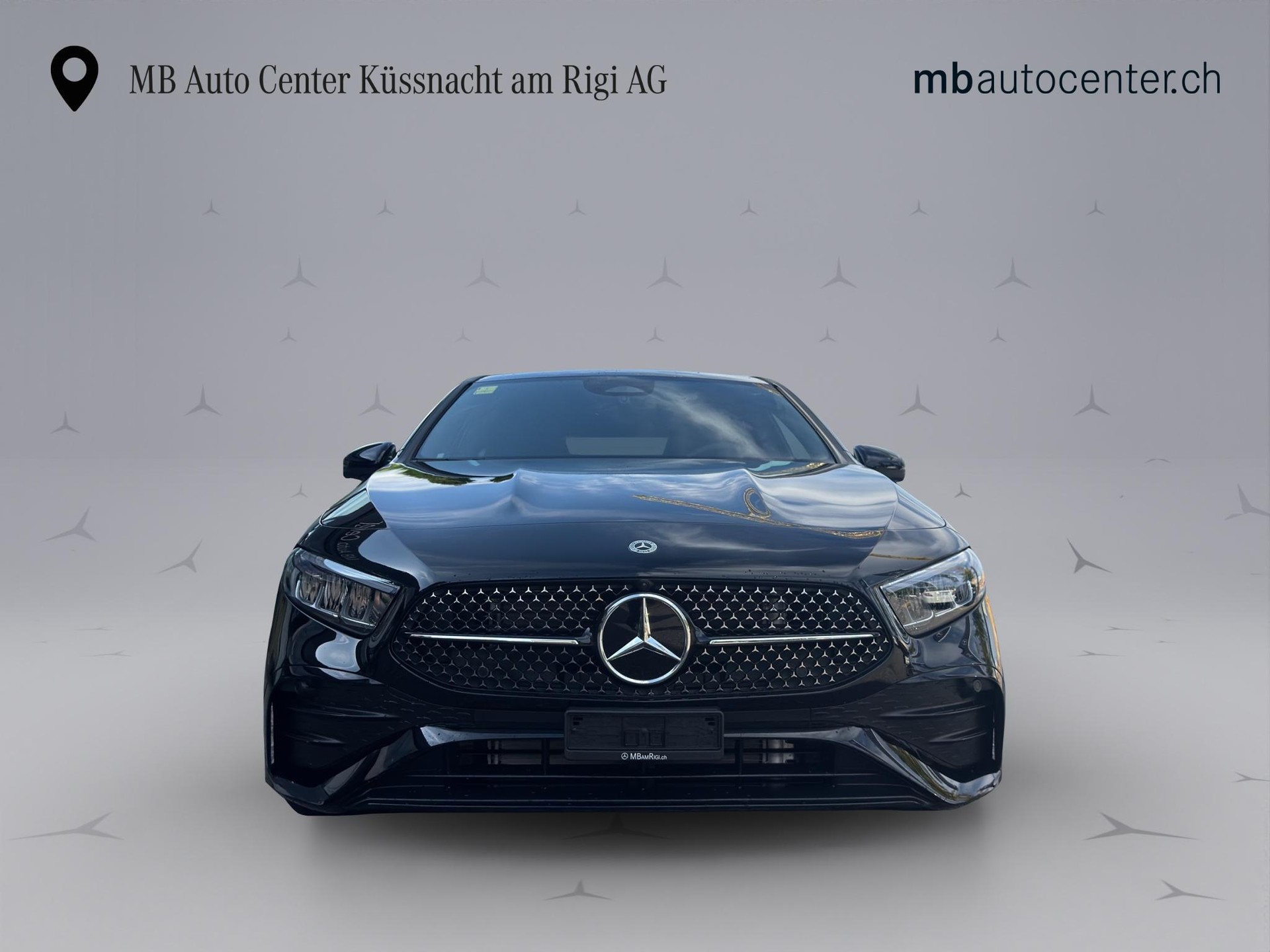 MERCEDES-BENZ A 180 d AMG Line-showroom-element-1