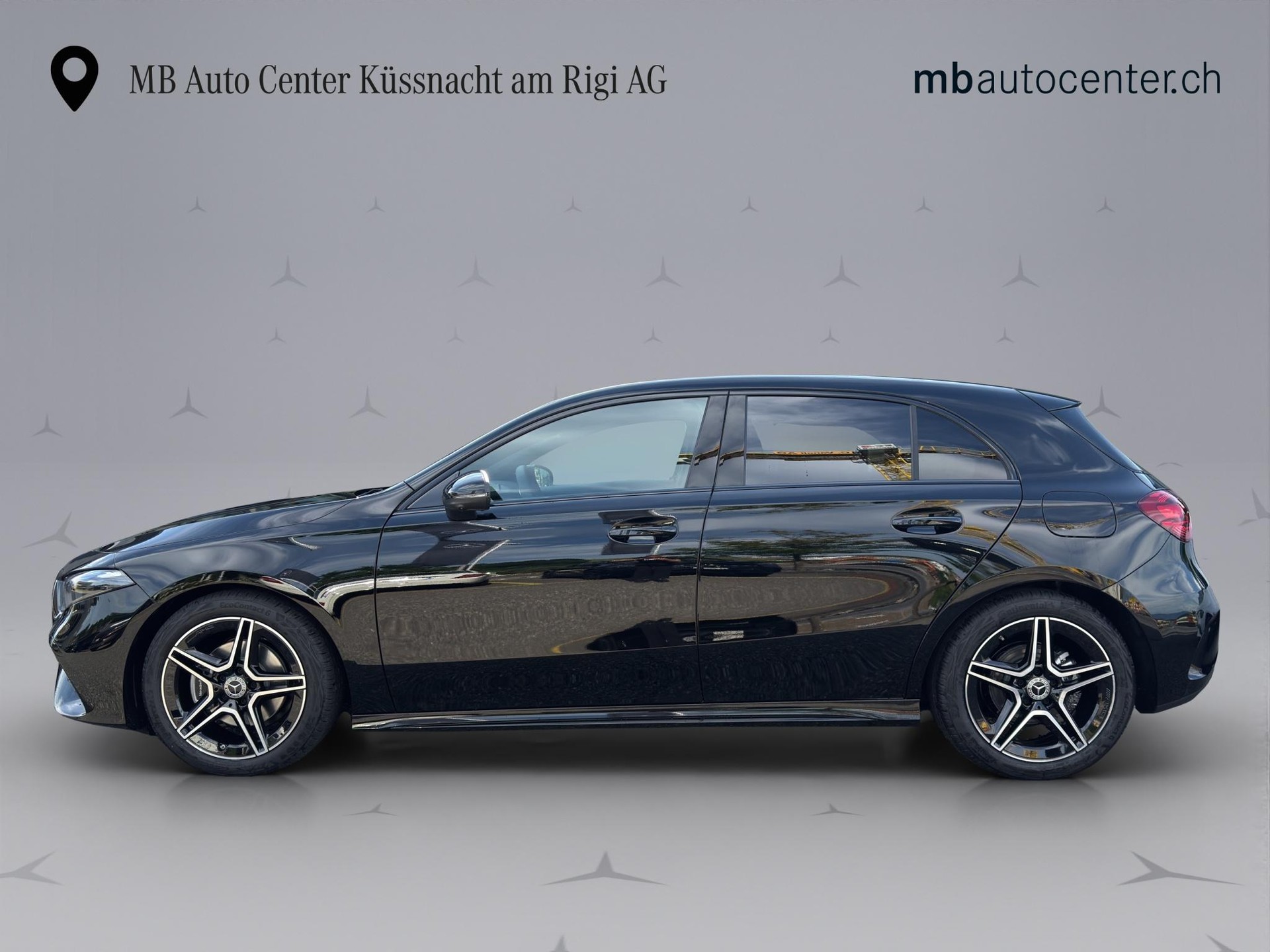 MERCEDES-BENZ A 180 d AMG Line-showroom-element-2