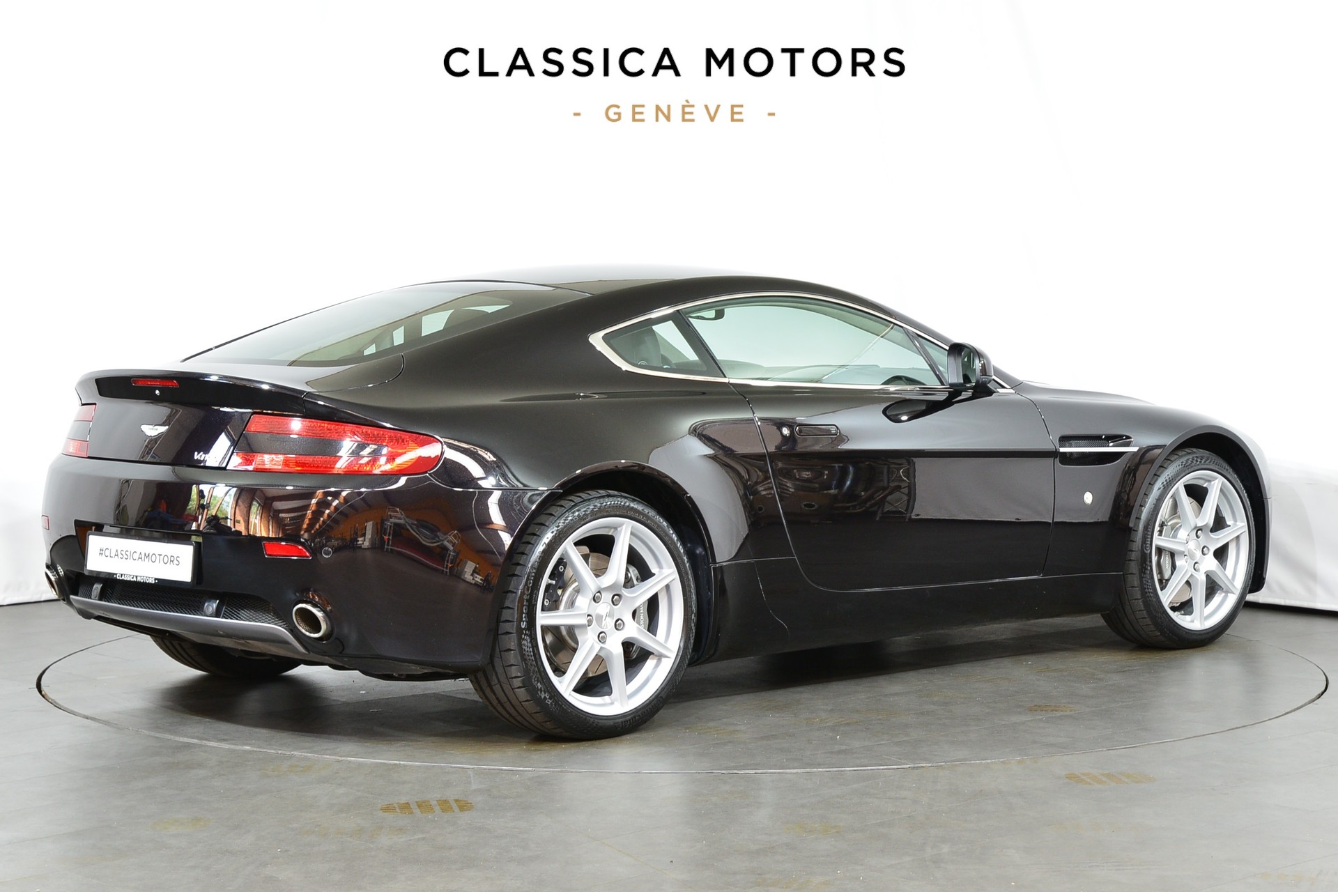 ASTON MARTIN V8 Vantage 4.7 Sportshift-showroom-element-2