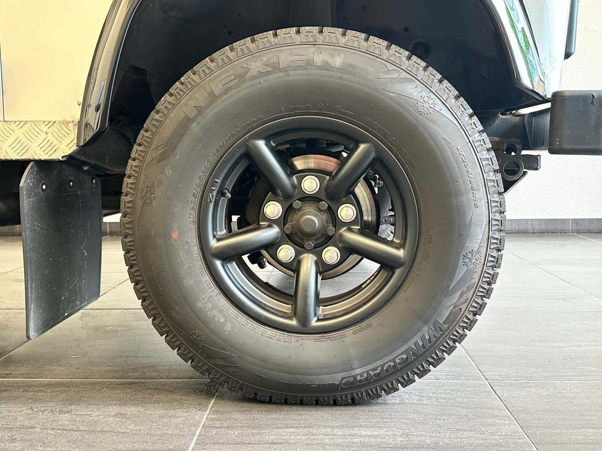 LAND ROVER Defender 90 2.2 TD4 Station Wagon-image-5