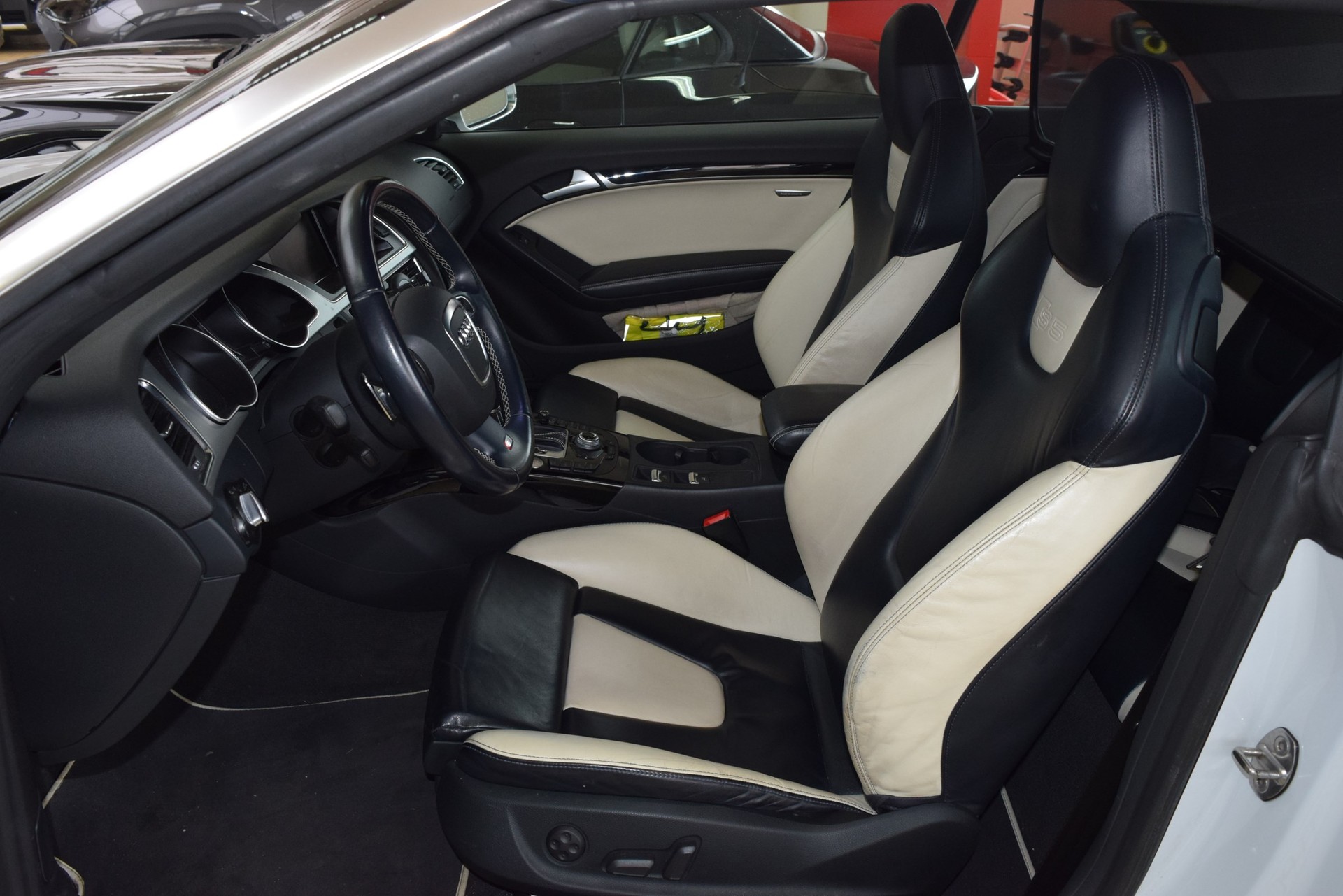 AUDI S5 Cabrio 3.0 TFSI quattro S-tronic-image-5