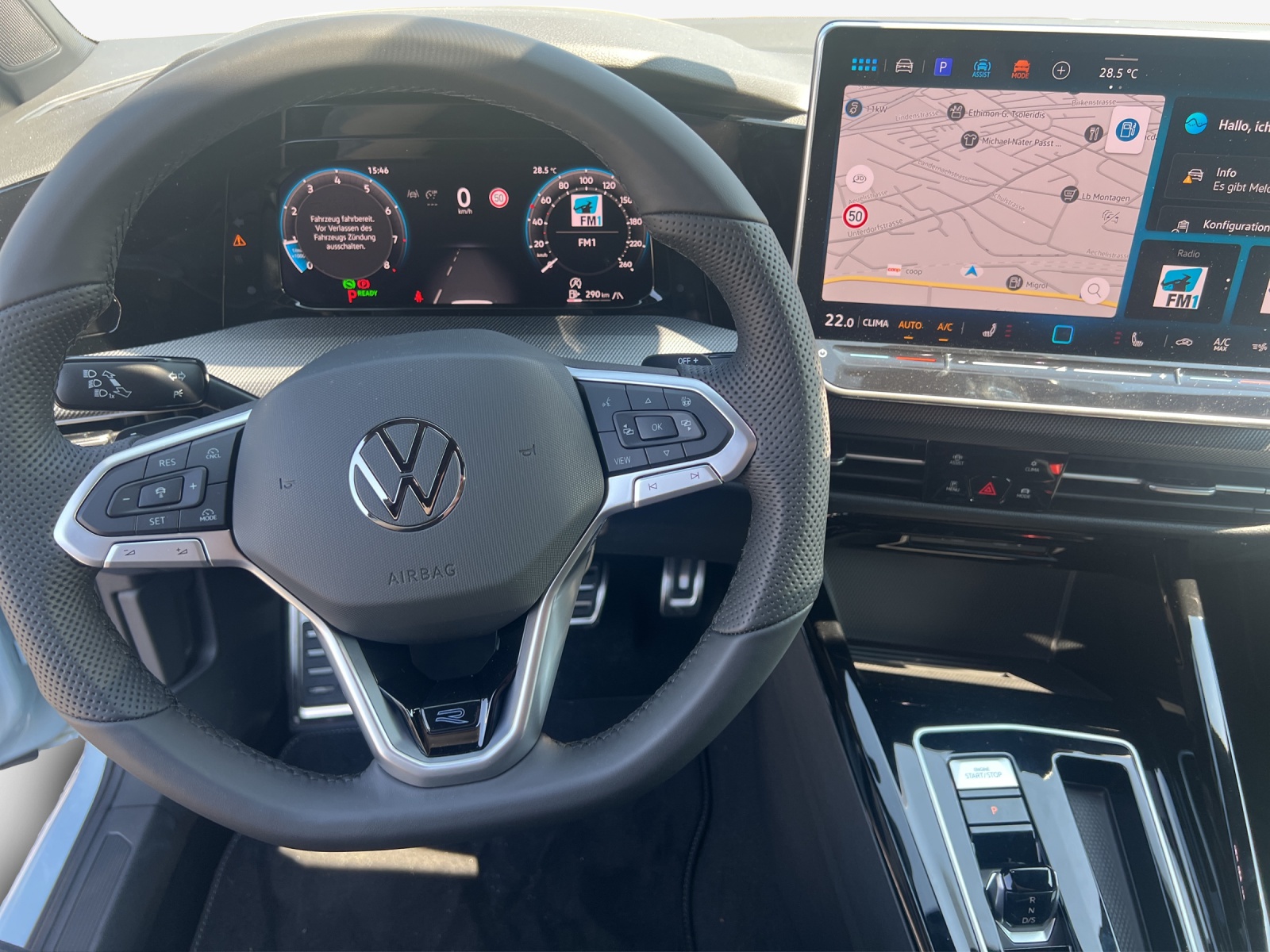 VW Golf Variant 1.5 eTSI mHEV R-Line-image-8