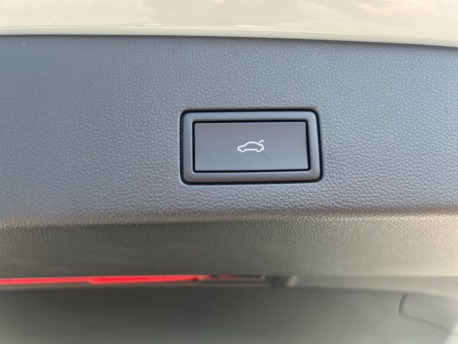 VW Golf Variant 1.5 eTSI mHEV R-Line-image-14