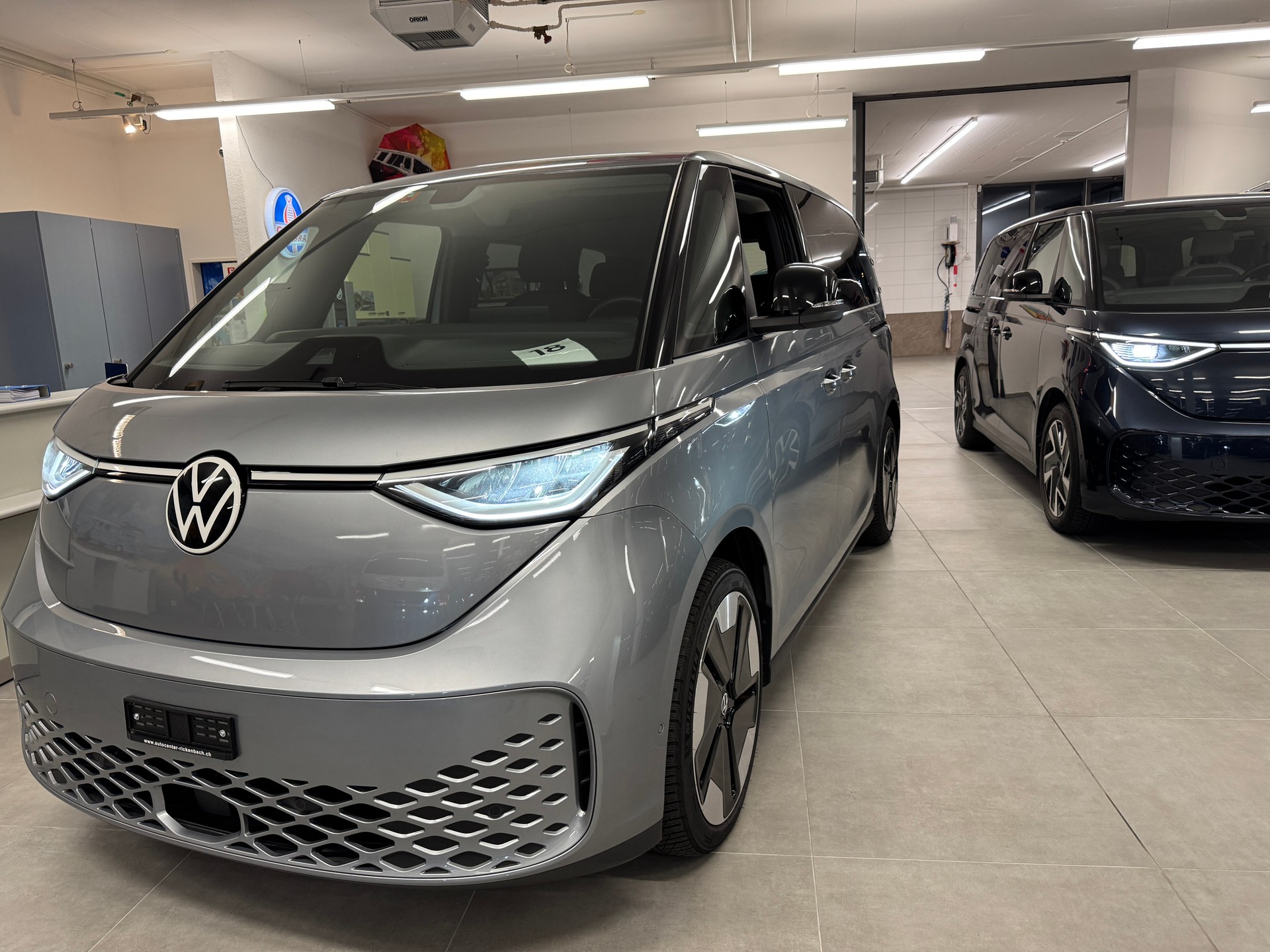 VW ID.Buzz NWB Pro *204PS* CH-Auslieferung *Np.79`880.-* diverse am Lager-showroom-element-1