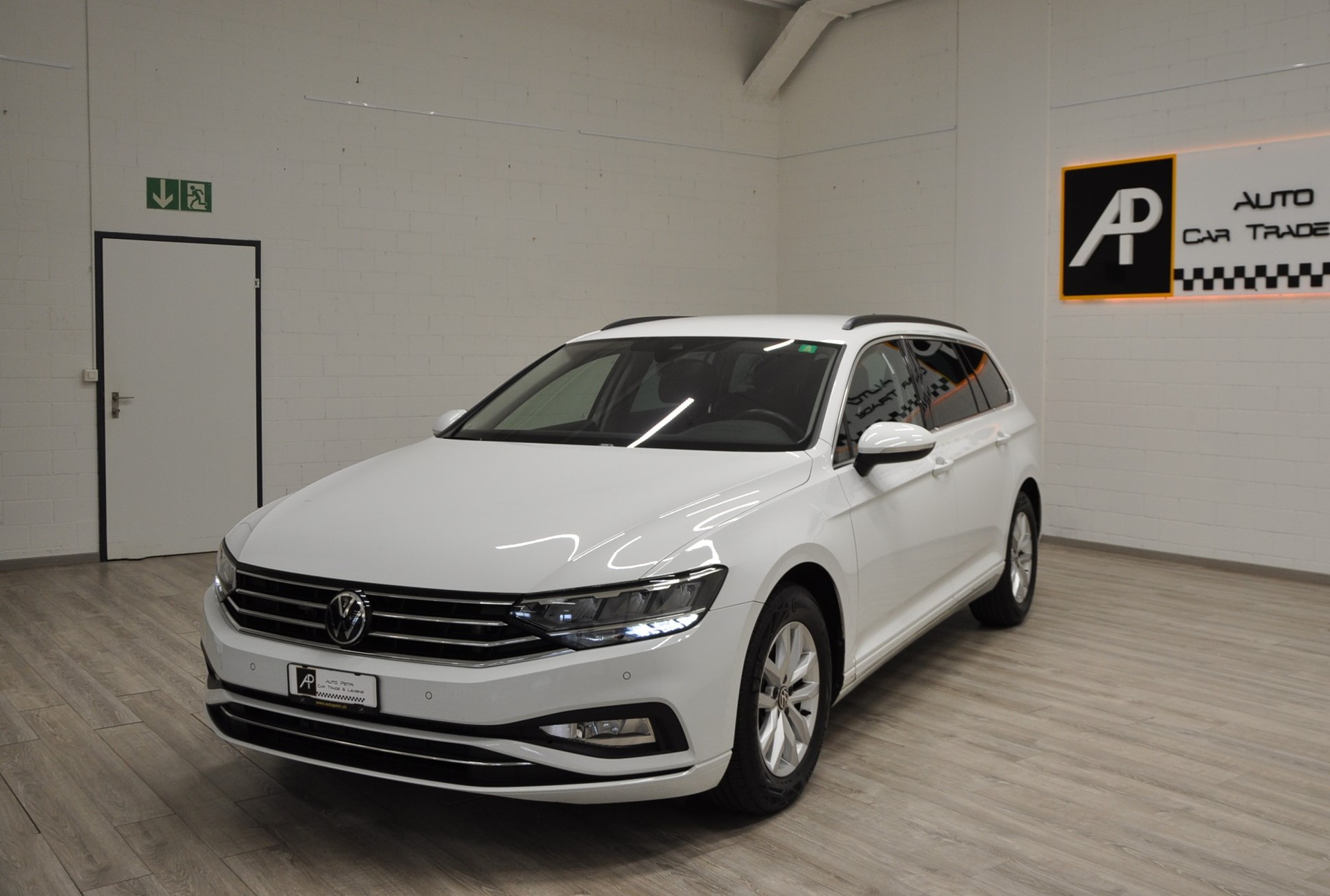 VW Passat 2.0 TDI BMT Business DSG-showroom-element-2