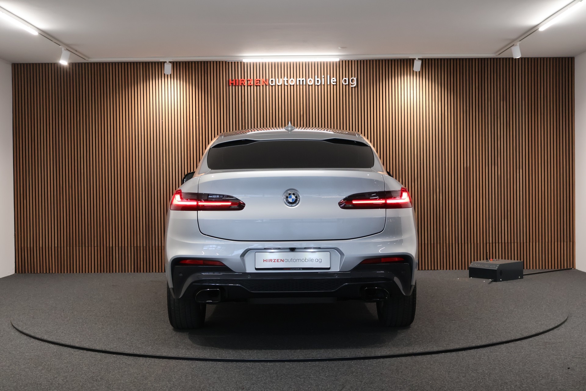 BMW X4 M40i Steptronic-showroom-element-3