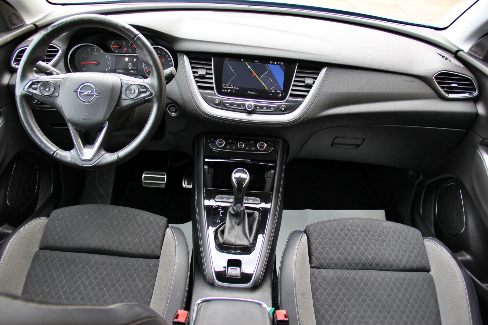 OPEL Grandland X 1.2i TP Ultimate Automatik-image-9