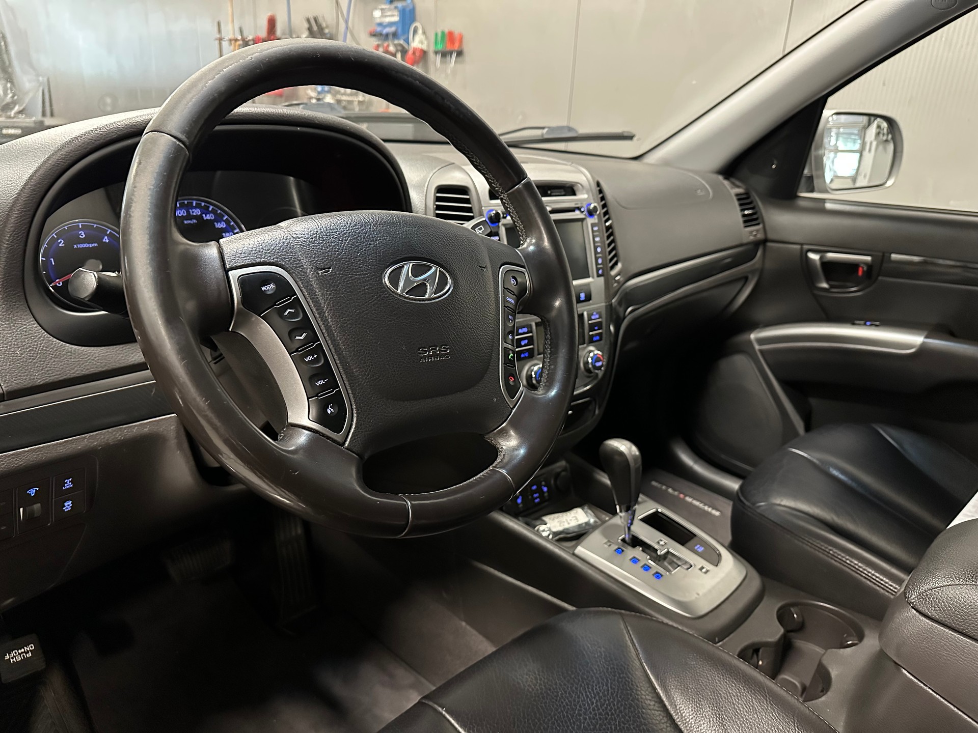 HYUNDAI Santa Fe 2.2 CRDI Swiss Plus Edition 4WD Automatic-image-9