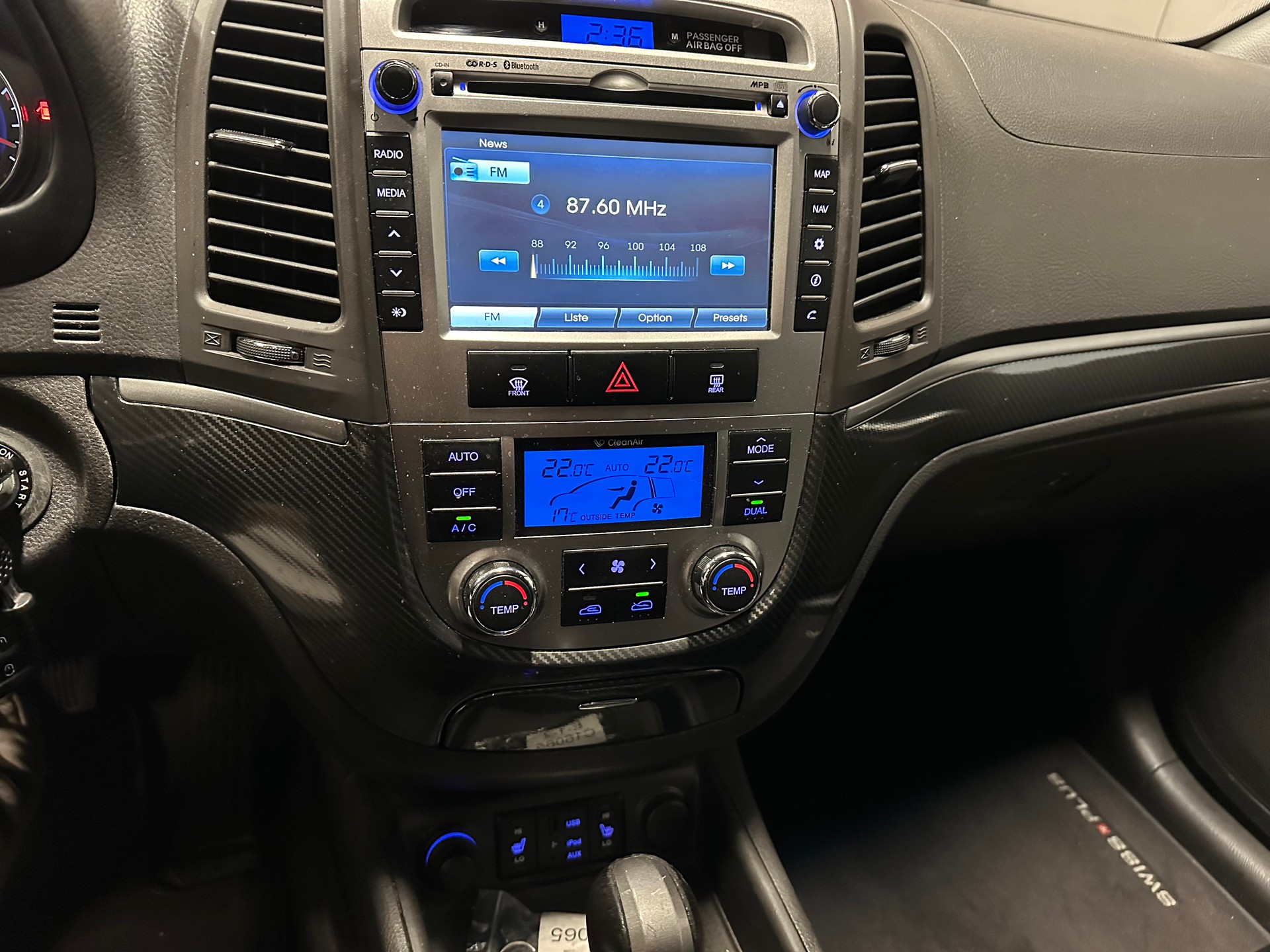 HYUNDAI Santa Fe 2.2 CRDI Swiss Plus Edition 4WD Automatic-image-12