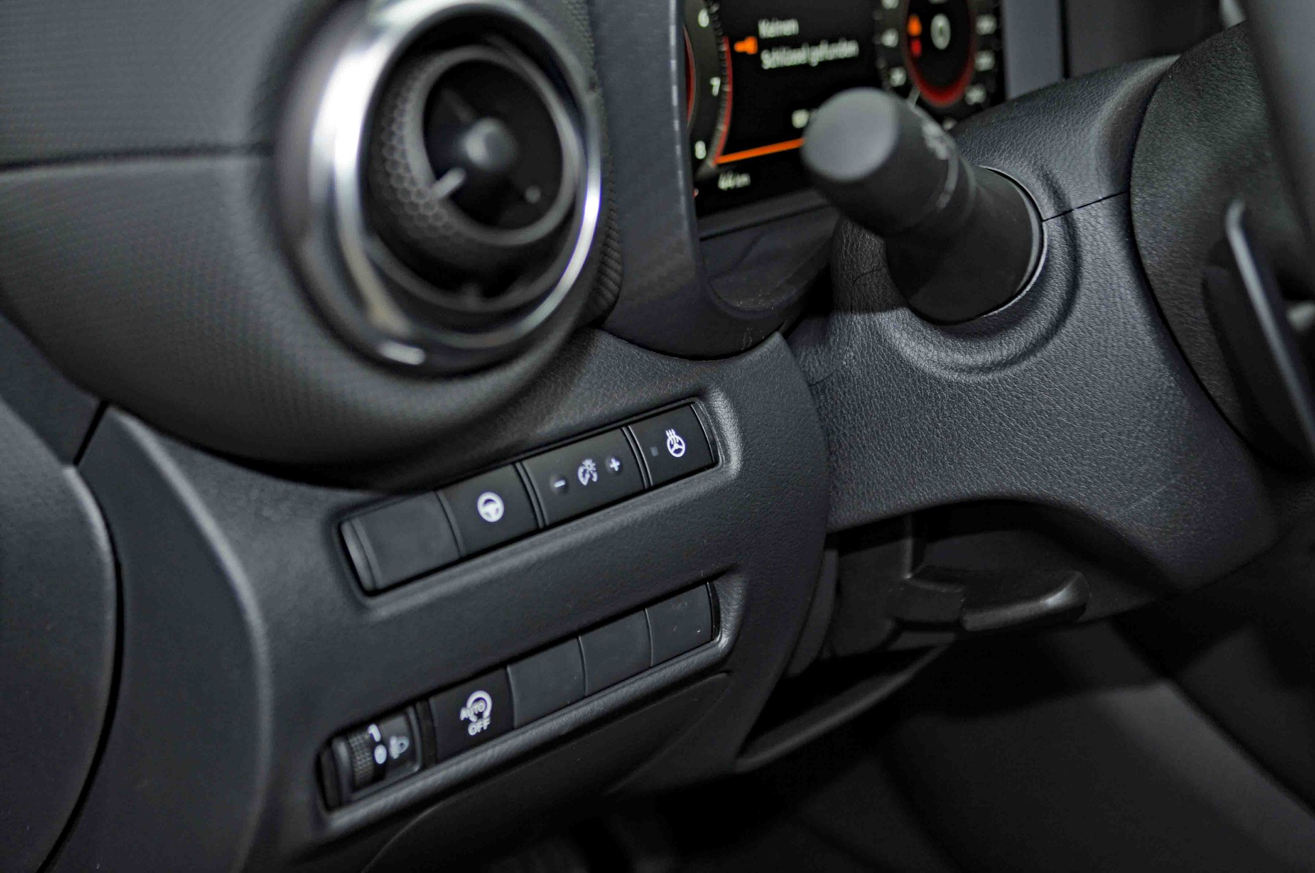NISSAN Juke 1.0 DIG-T N-Connecta DCT-image-5