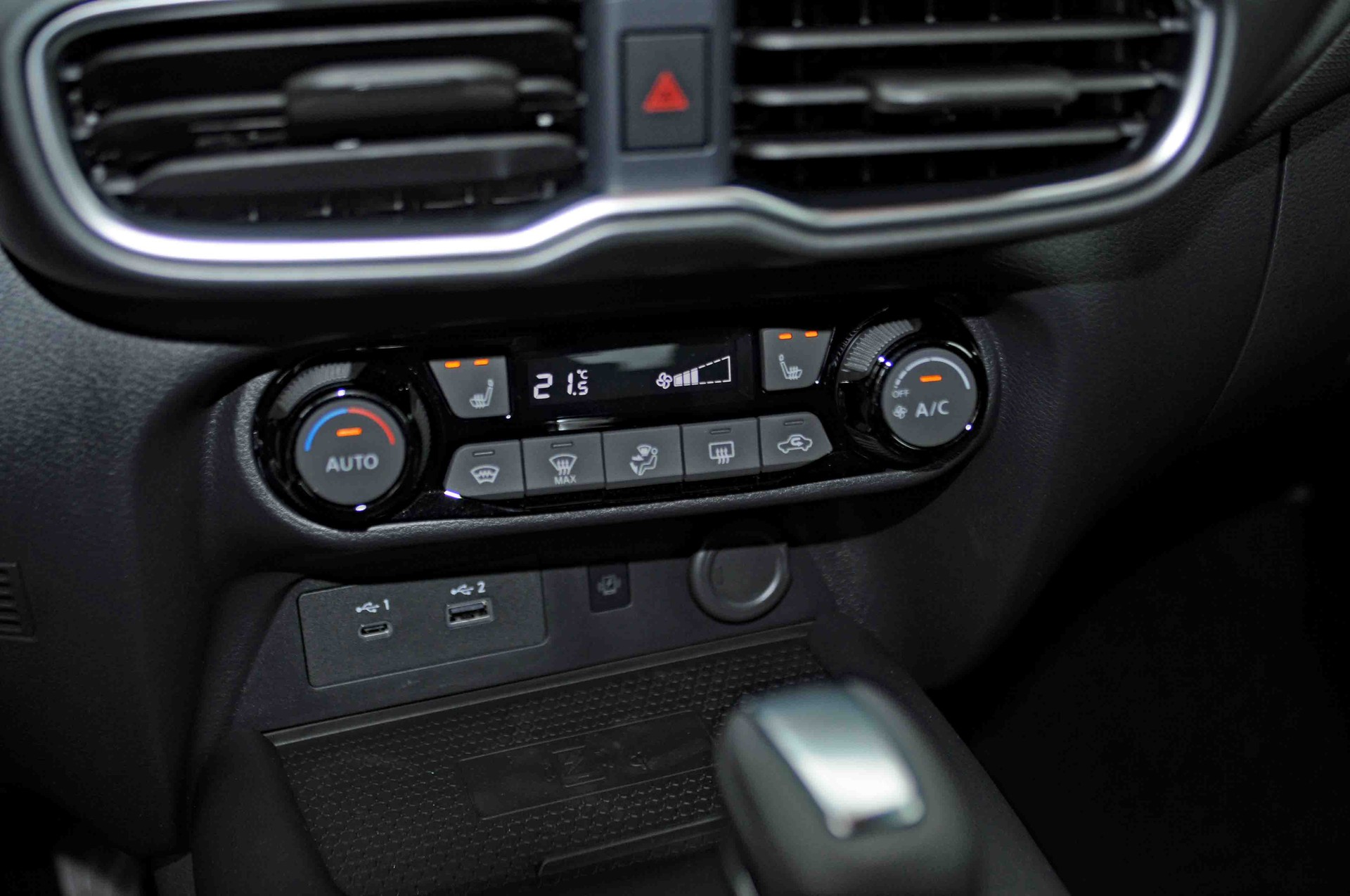 NISSAN Juke 1.0 DIG-T N-Connecta DCT-image-11