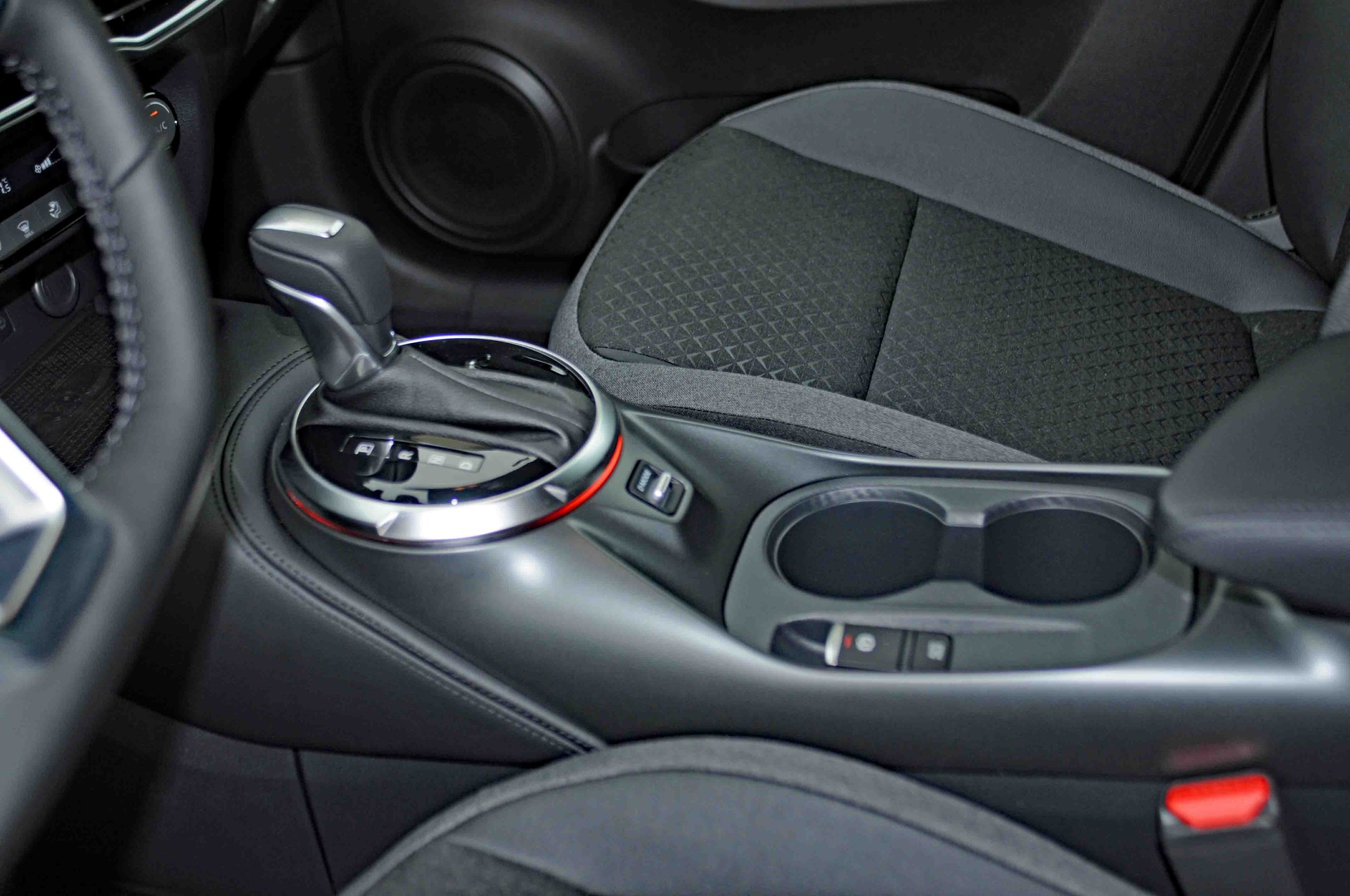 NISSAN Juke 1.0 DIG-T N-Connecta DCT-image-7