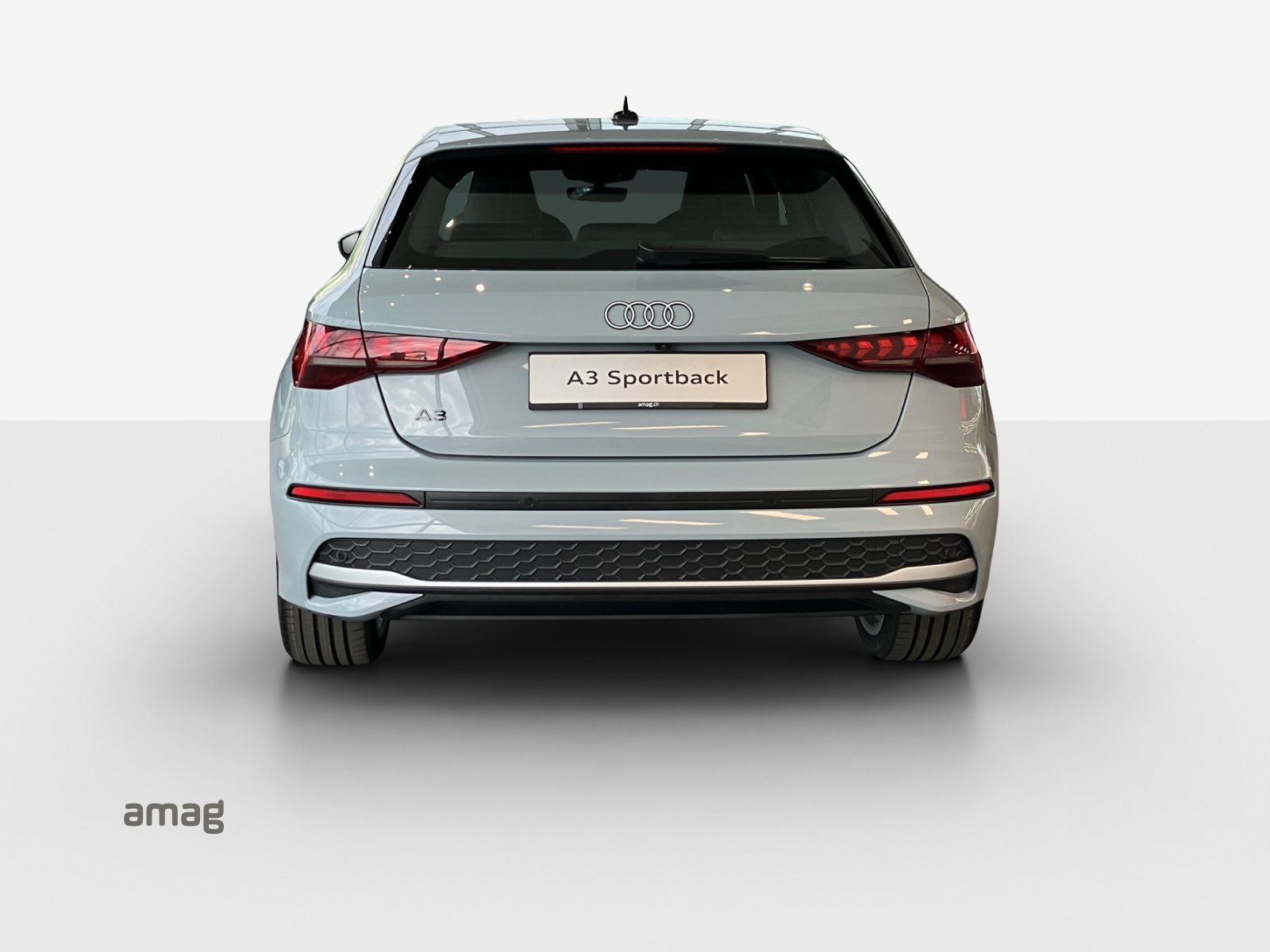 AUDI A3 Sportback 40 TFSI e Attraction-showroom-element-3