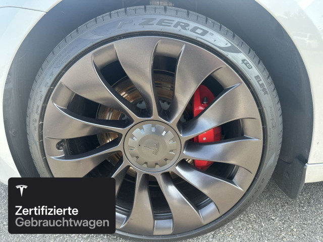 TESLA Model 3 Performance-showroom-element-3