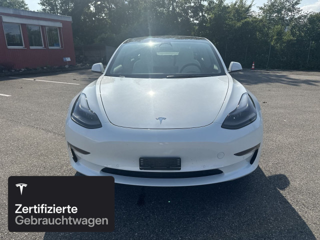 TESLA Model 3 Performance-showroom-element-1