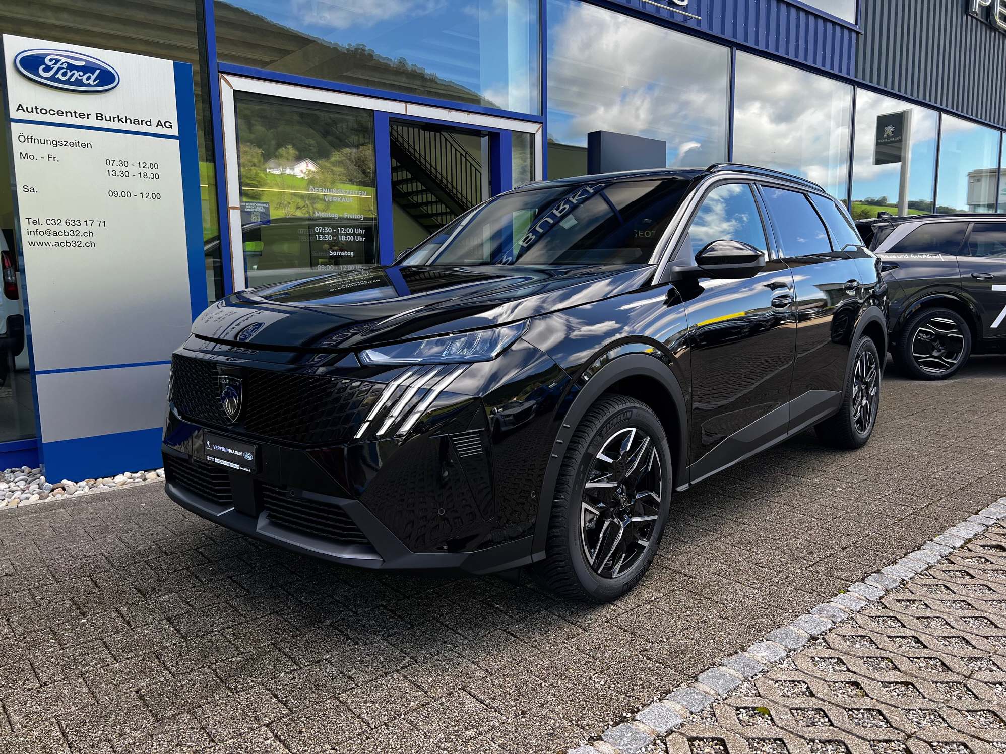 PEUGEOT 5008 1.2 (SUV / GelÃ¤ndewagen)