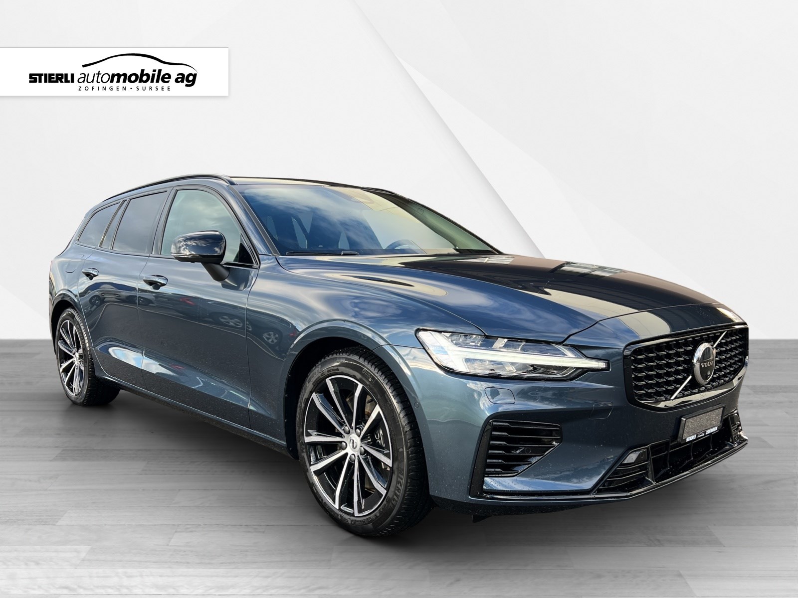VOLVO V60 2.0 T8 TE Ultra Dark eAWD-showroom-element-2